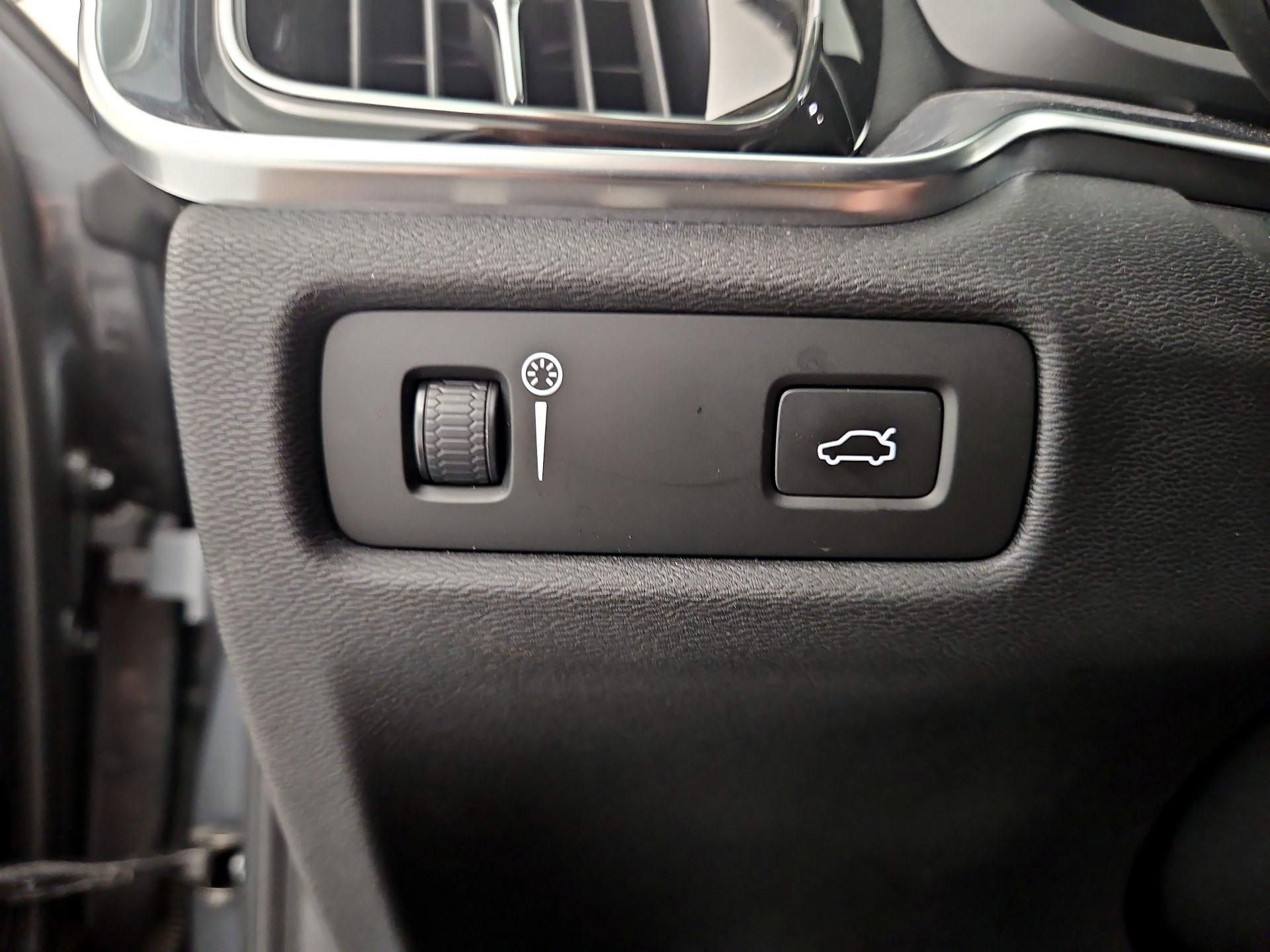 Thumbnail: 2020 Volvo S60 - 13