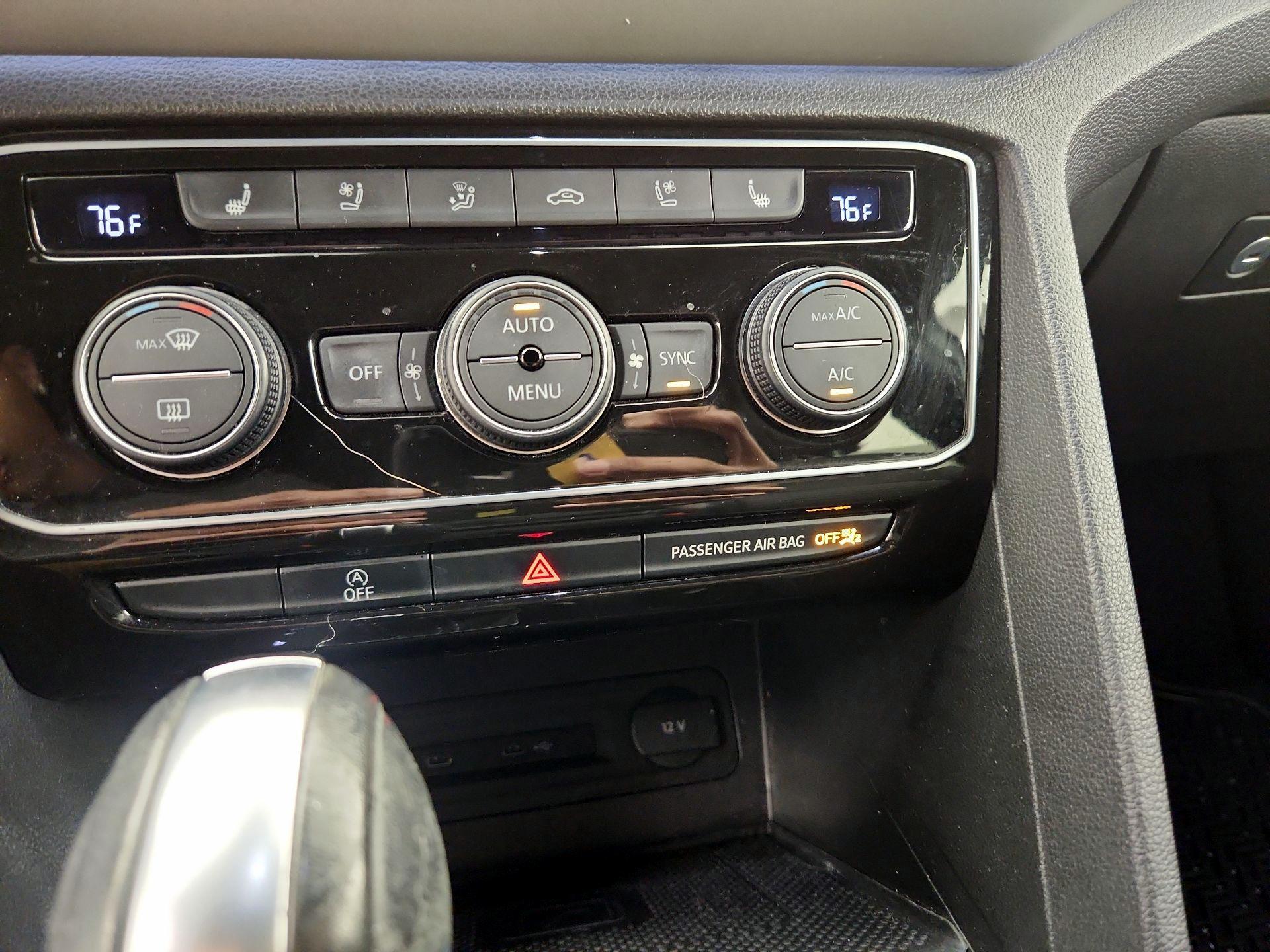 Thumbnail: 2021 Volkswagen Atlas - 16