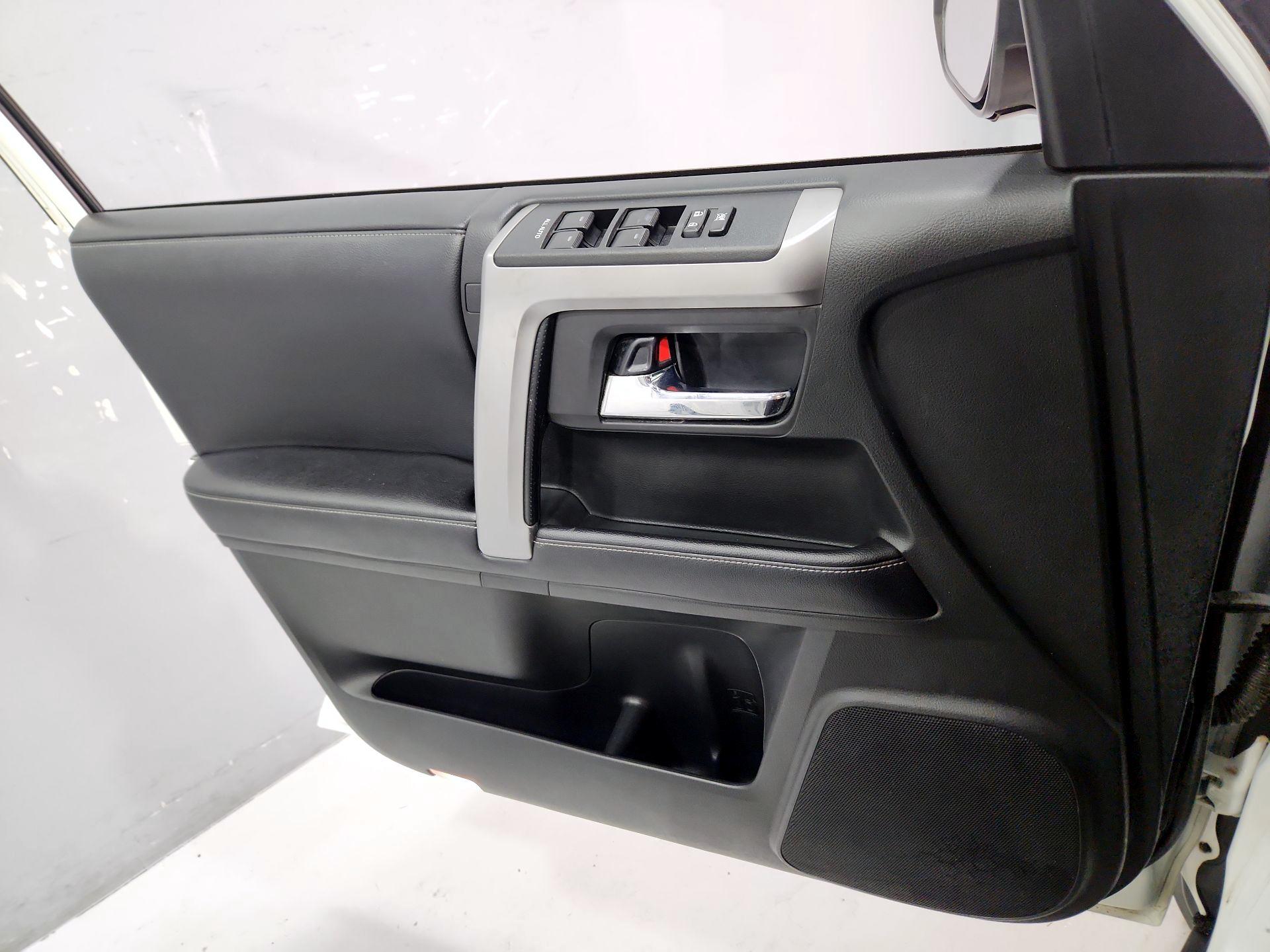 Thumbnail: 2019 Toyota 4Runner - 12