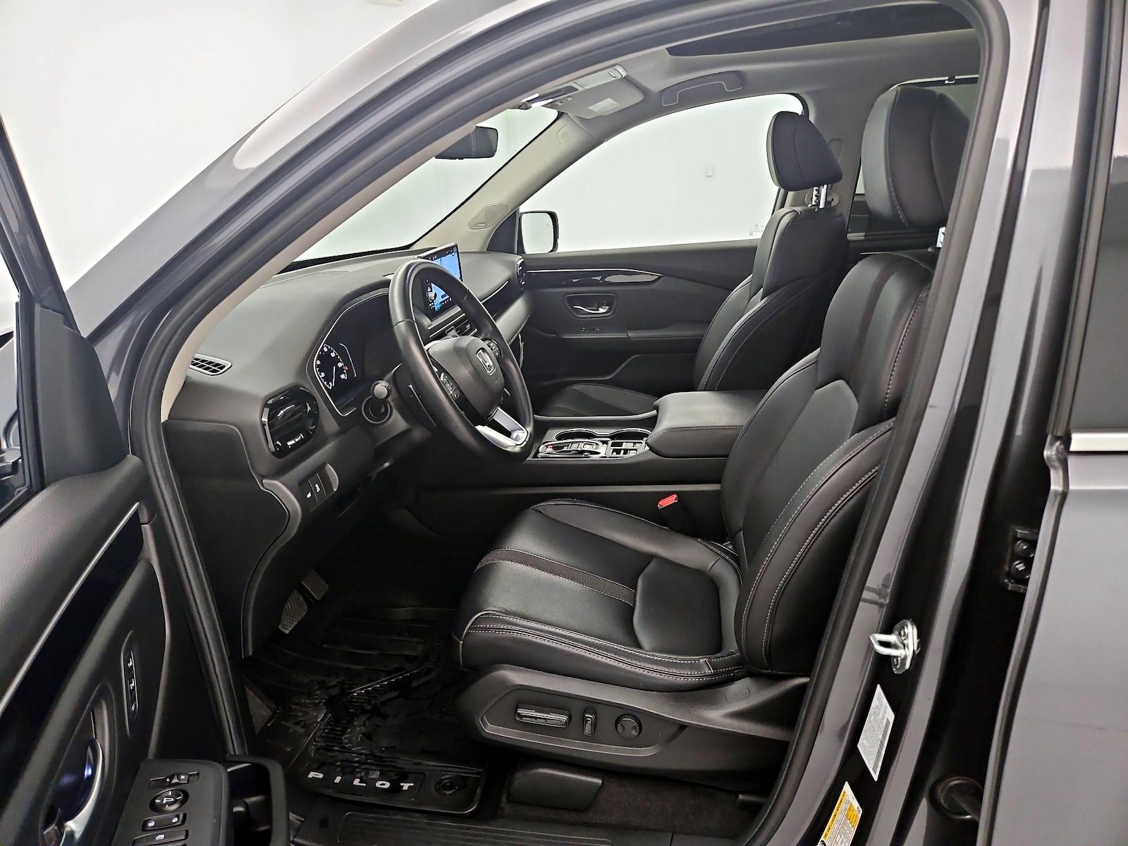2025 Honda Pilot Touring - Photo 12