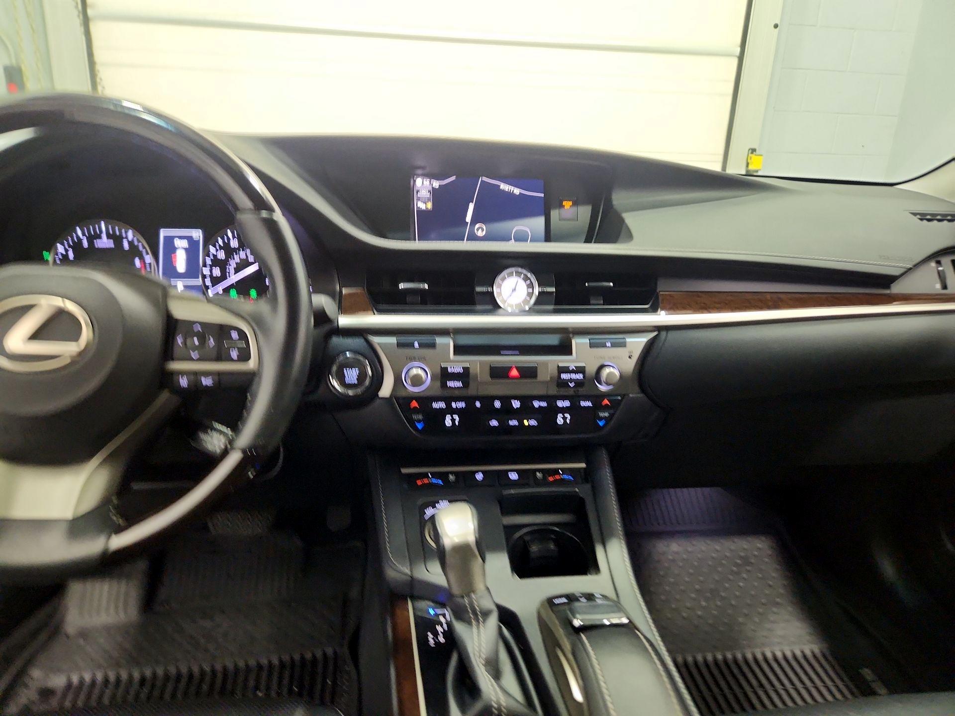 Thumbnail: 2018 Lexus ES - 9