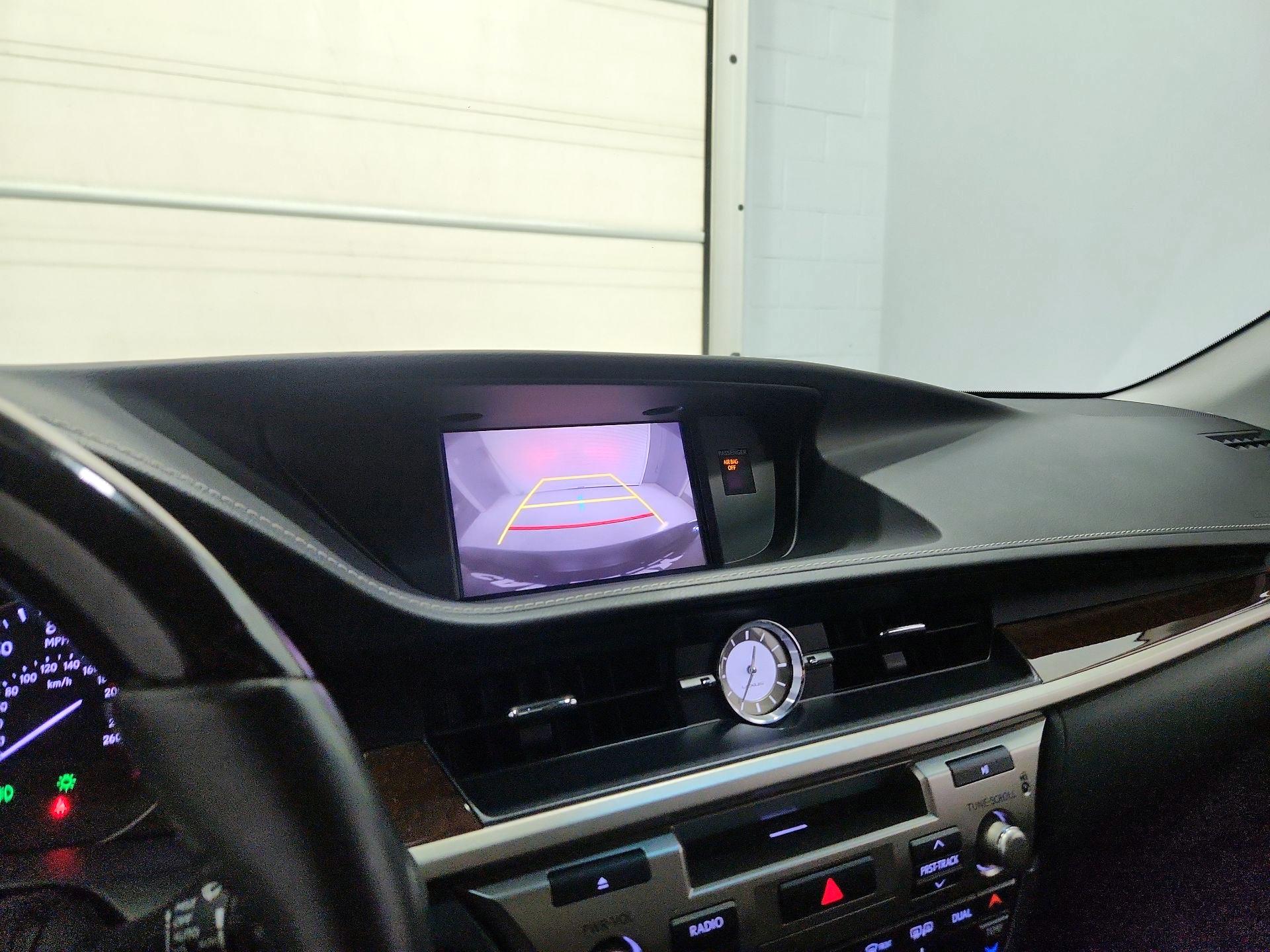 Thumbnail: 2018 Lexus ES - 15