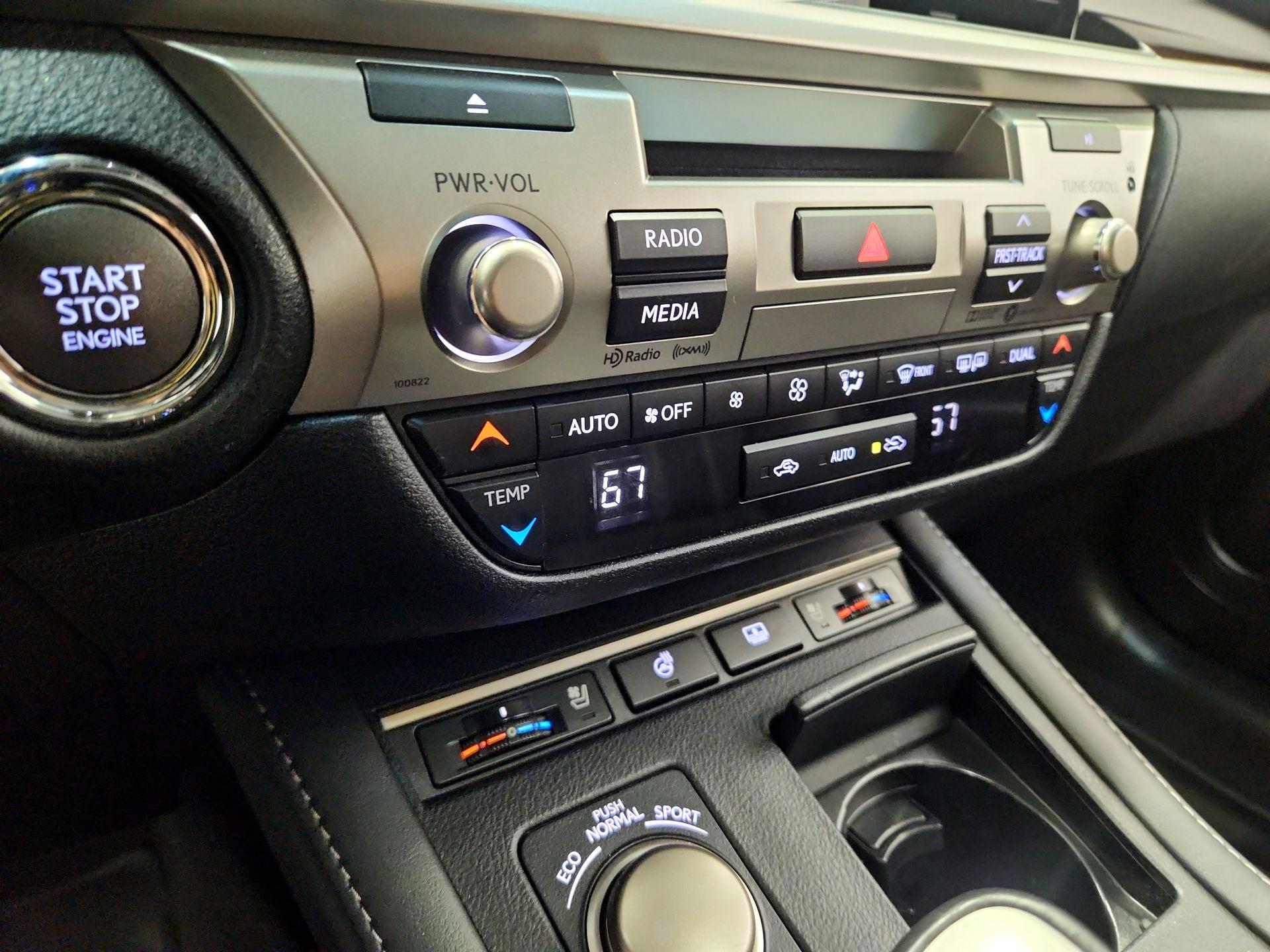 Thumbnail: 2018 Lexus ES - 17