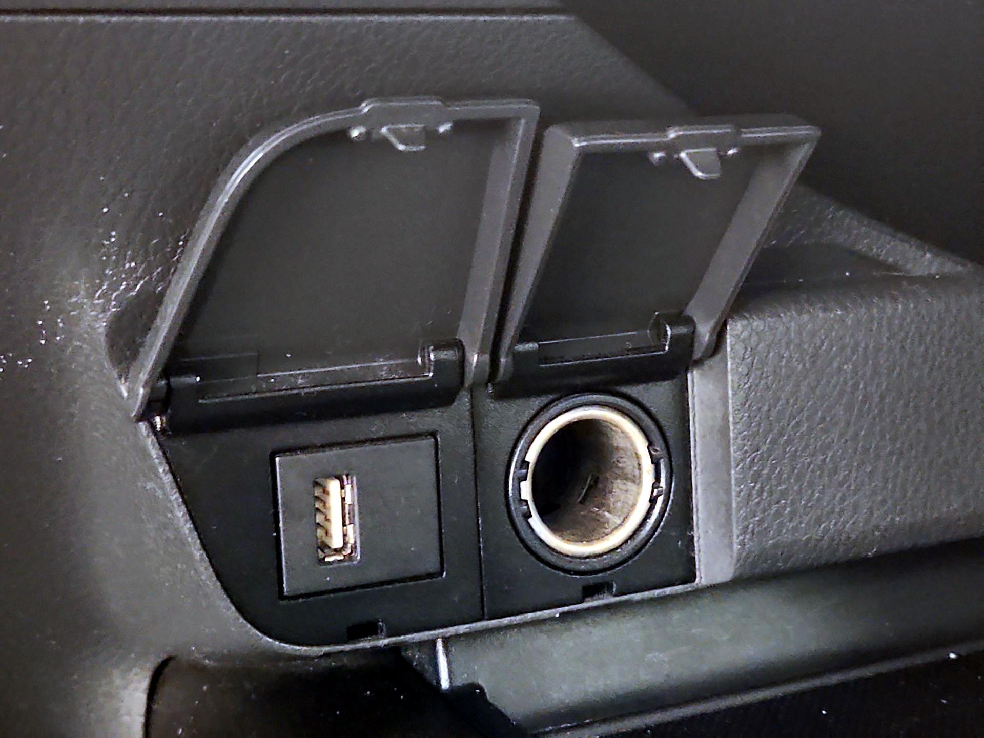 Thumbnail: 2023 Toyota Camry - 16