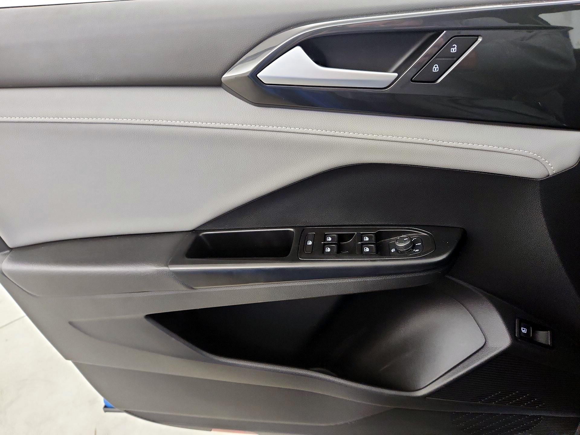 Thumbnail: 2022 Volkswagen Taos - 10