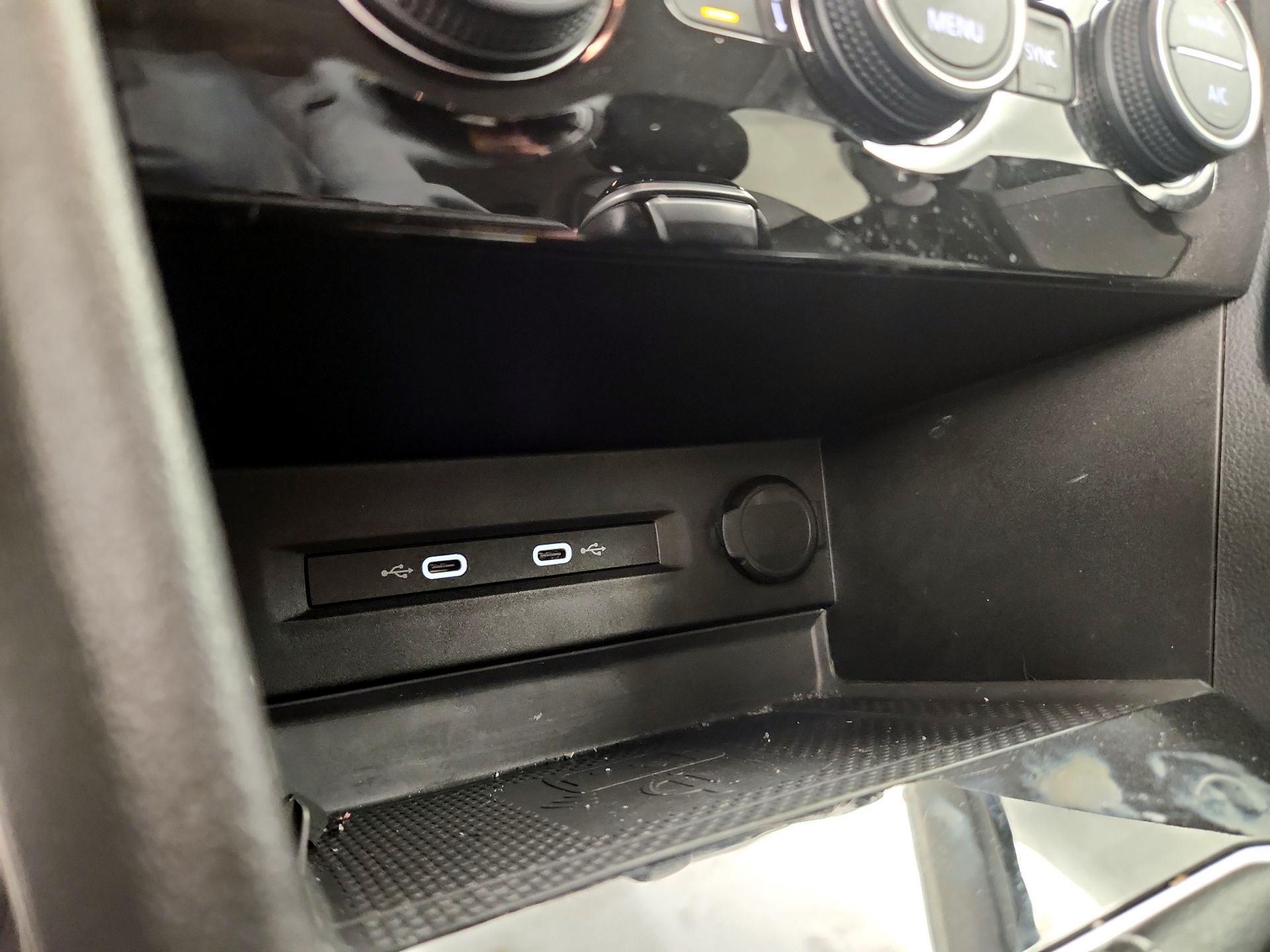 Thumbnail: 2022 Volkswagen Taos - 17