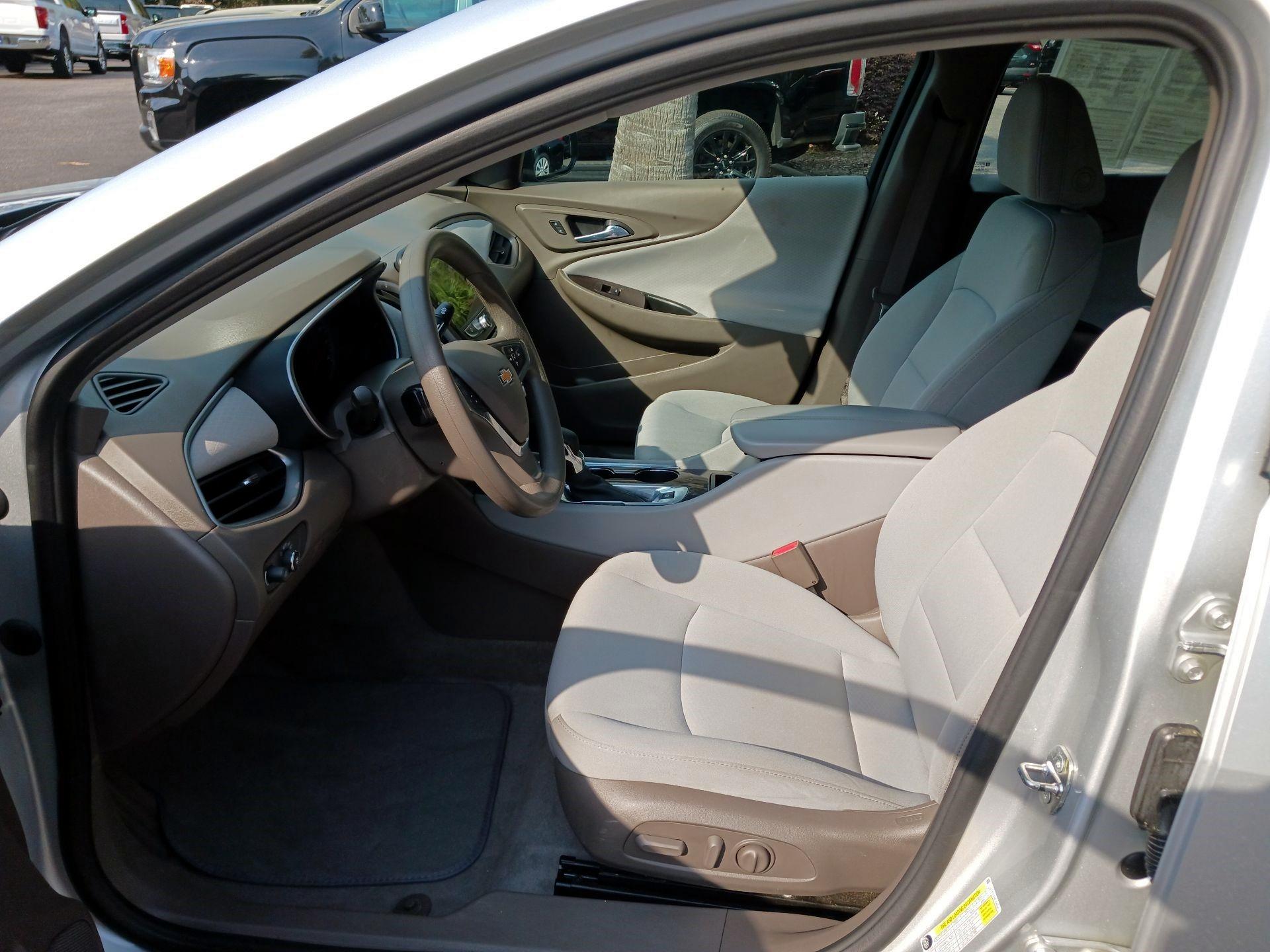Thumbnail: 2022 Chevrolet Malibu - 9