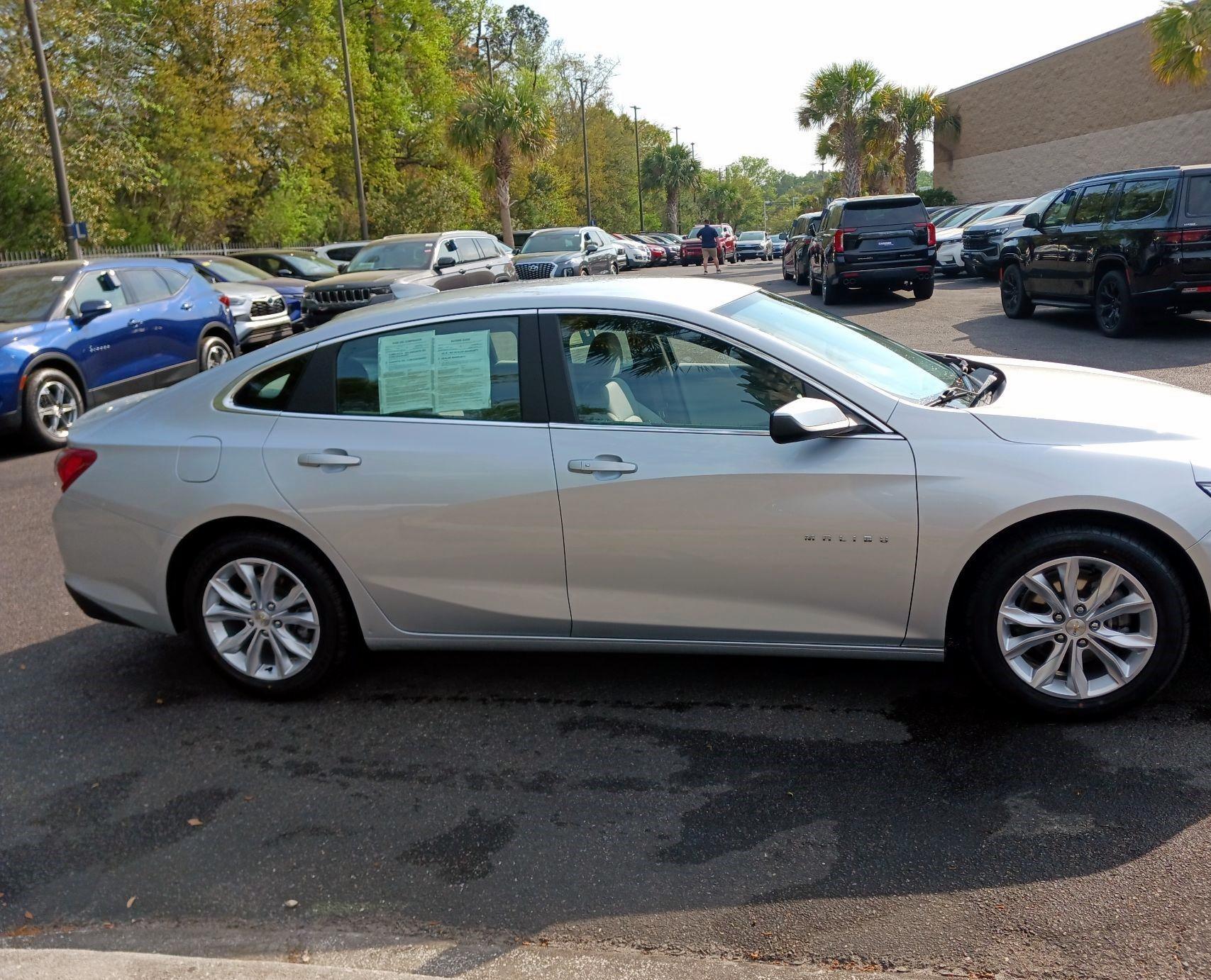 Thumbnail: 2022 Chevrolet Malibu - 4