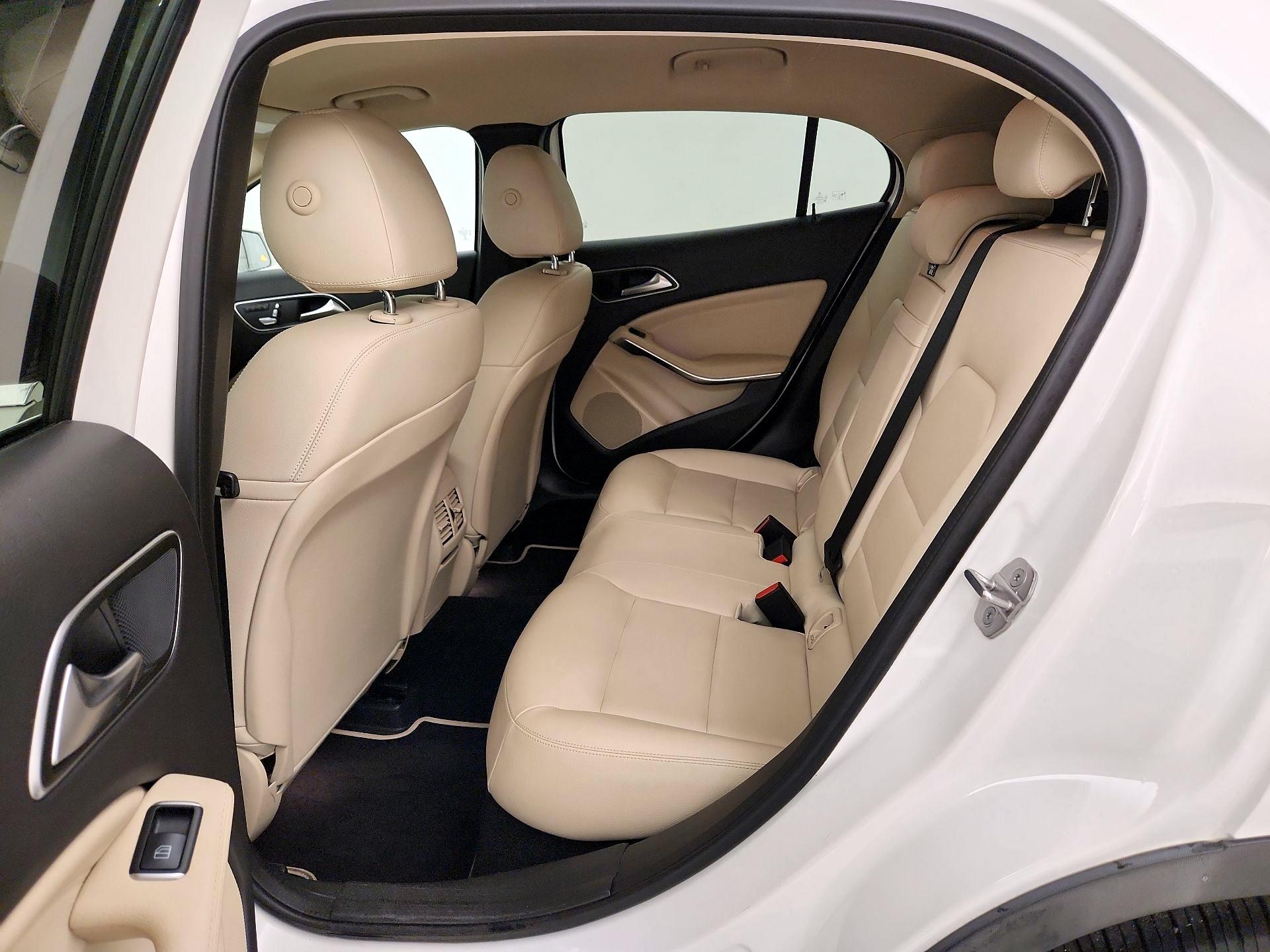 Thumbnail: 2020 Mercedes-Benz GLA - 19