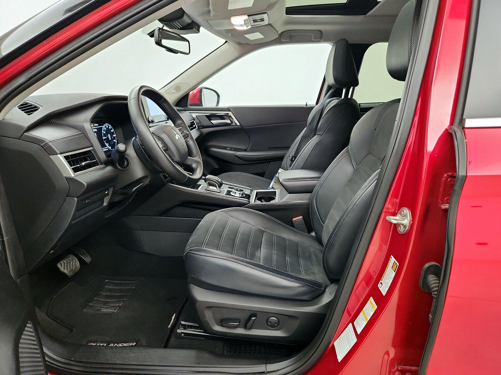 Thumbnail: 2024 Mitsubishi Outlander - 9