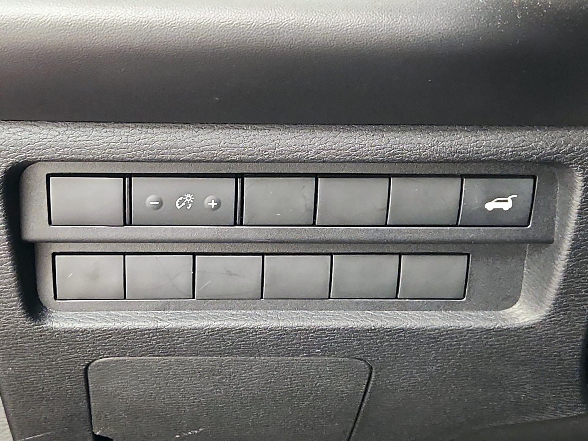 Thumbnail: 2024 Mitsubishi Outlander - 11