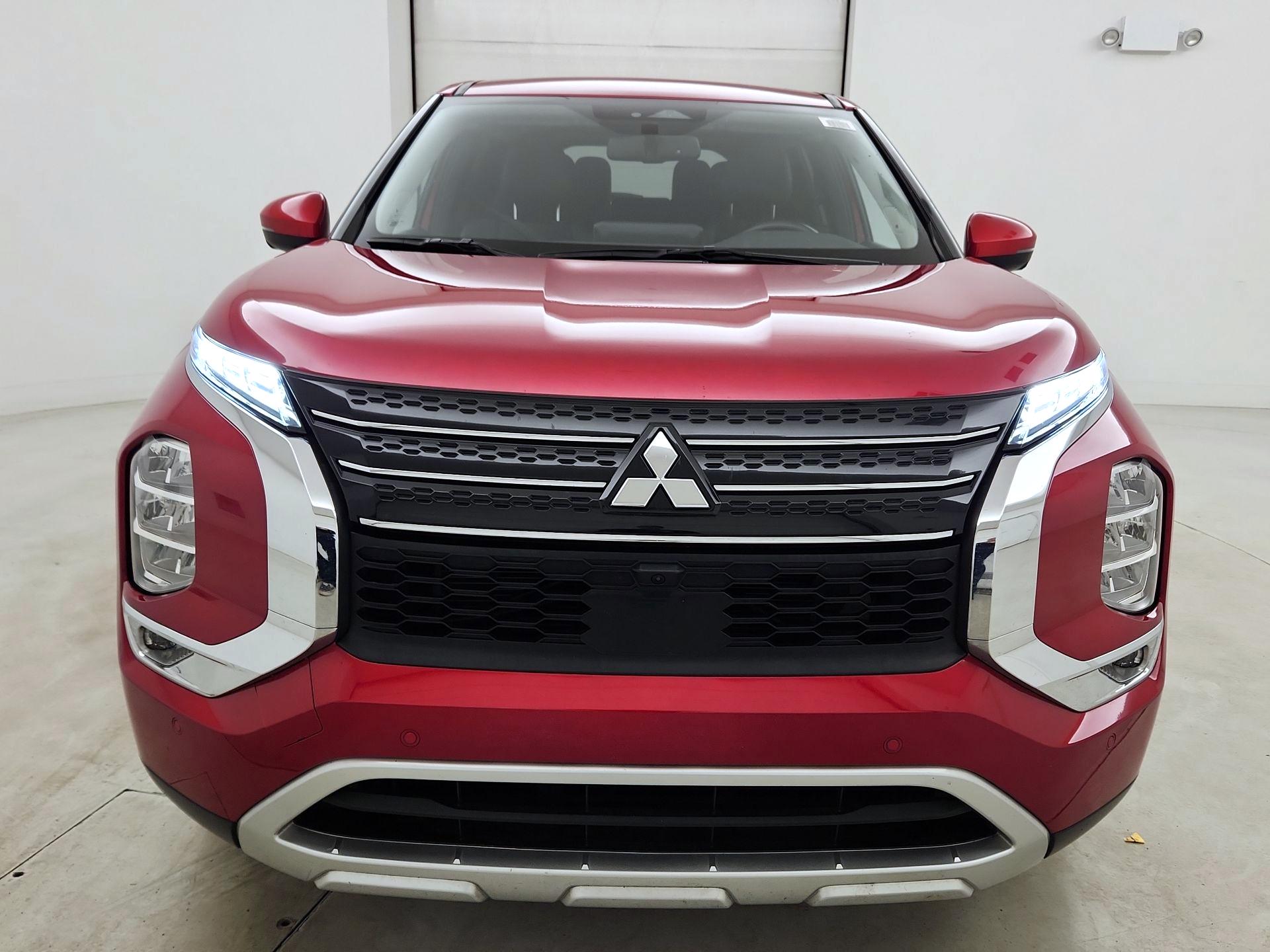 Thumbnail: 2024 Mitsubishi Outlander - 2