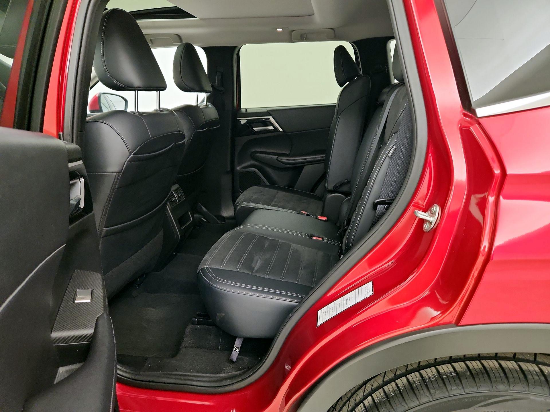 Thumbnail: 2024 Mitsubishi Outlander - 19