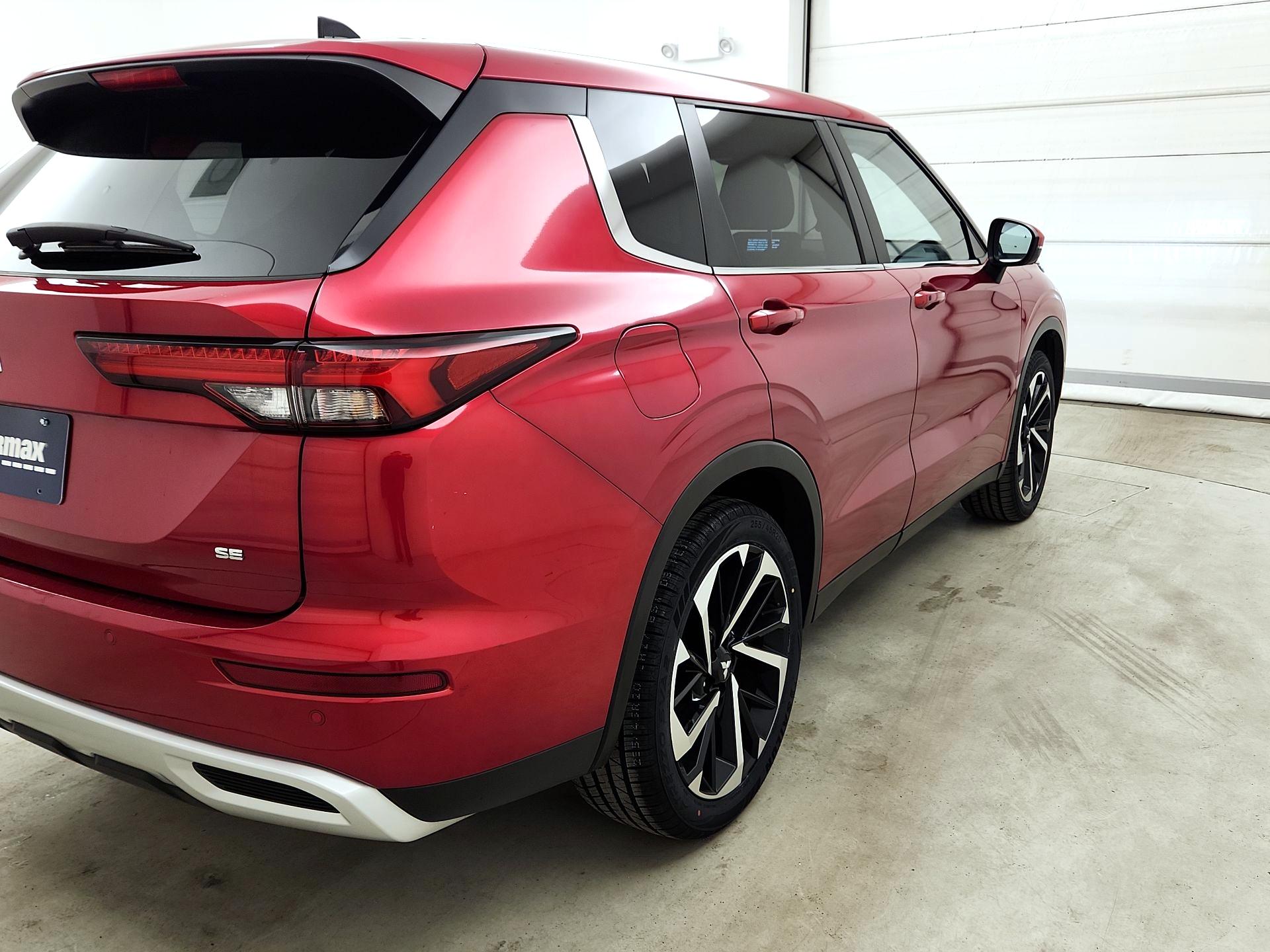 Thumbnail: 2024 Mitsubishi Outlander - 5