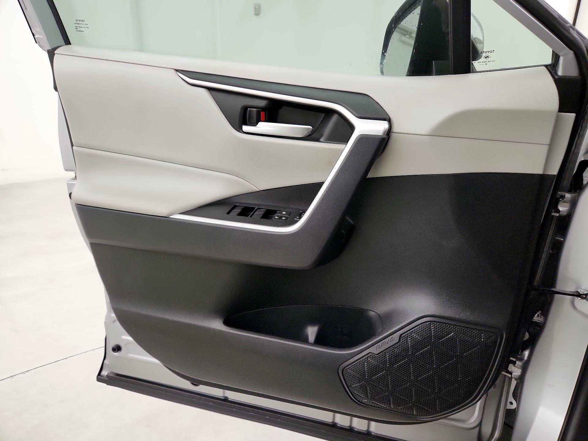 Thumbnail: 2021 Toyota RAV4 - 10