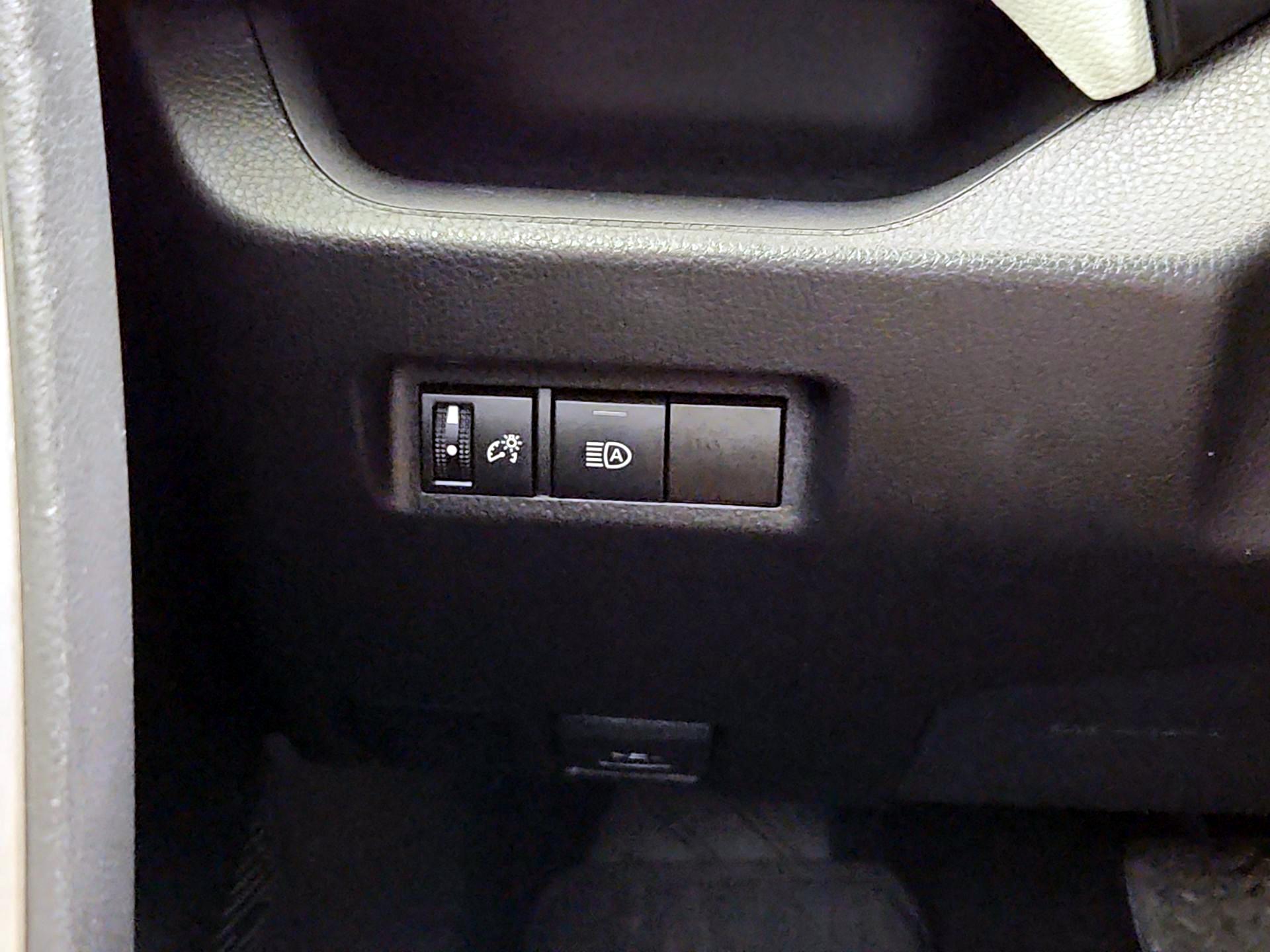 Thumbnail: 2021 Toyota RAV4 - 11