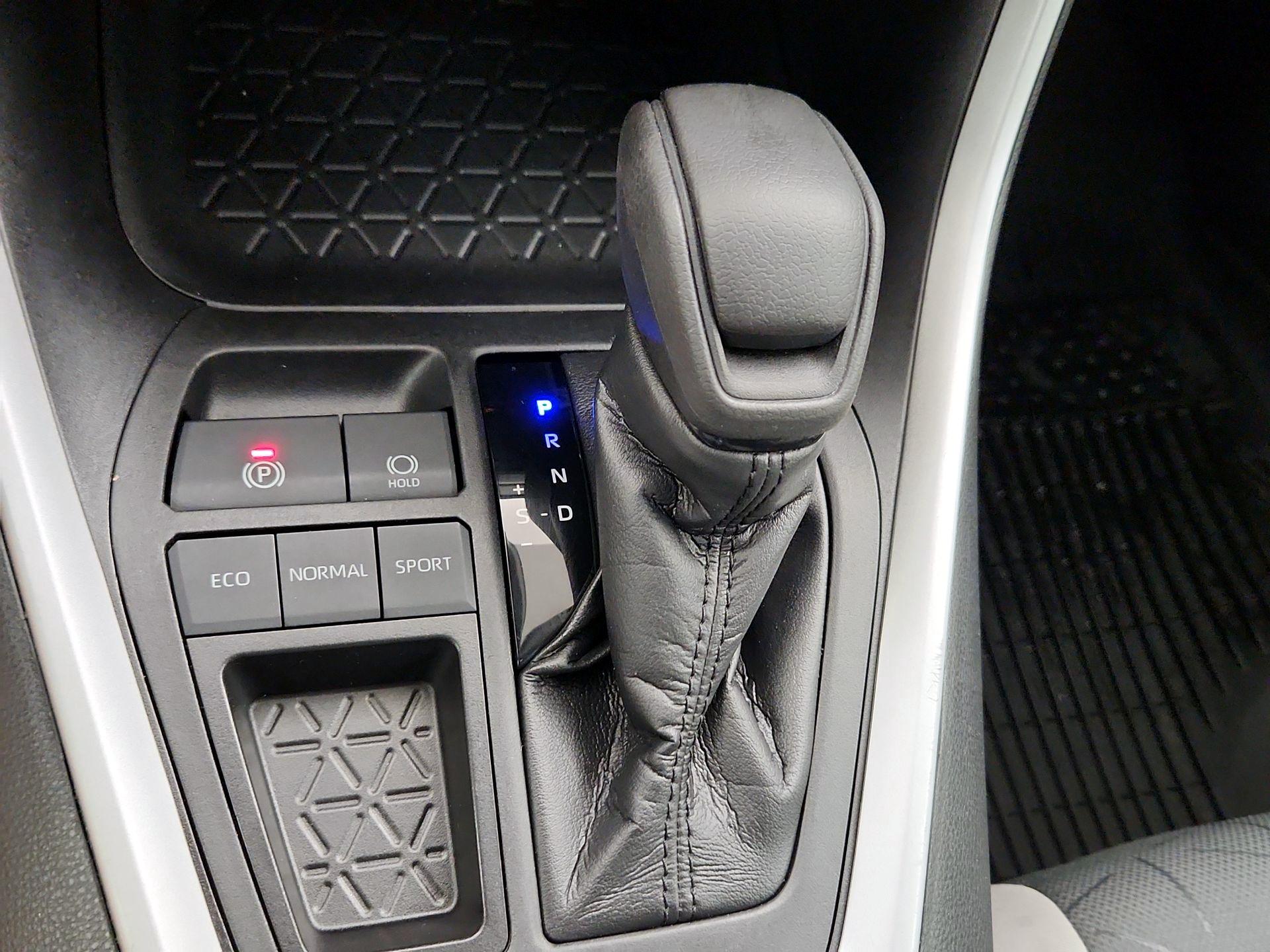 Thumbnail: 2021 Toyota RAV4 - 15