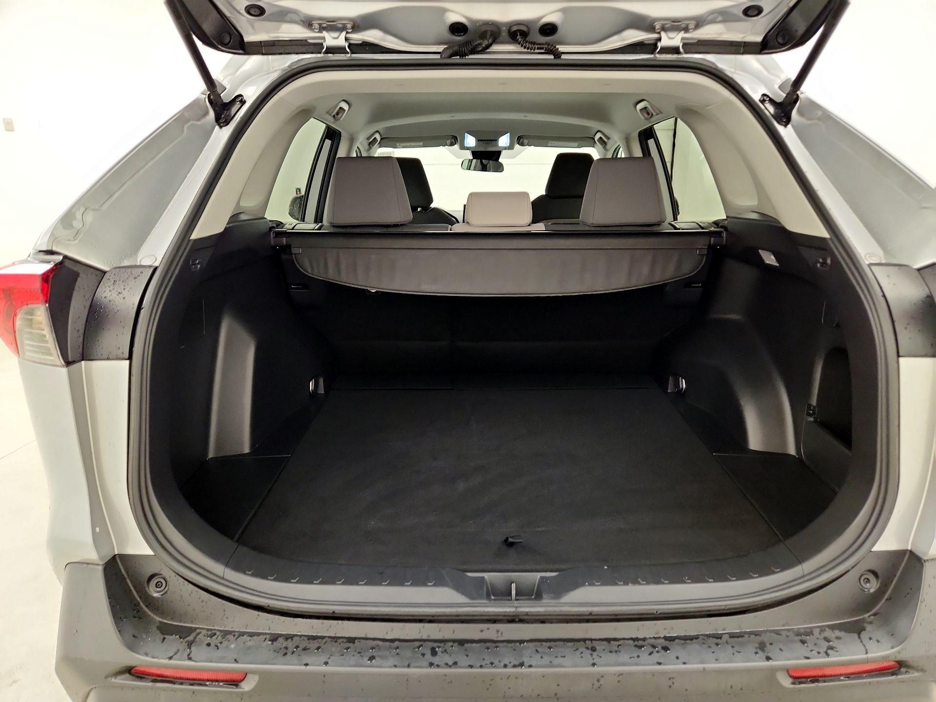 Thumbnail: 2021 Toyota RAV4 - 18