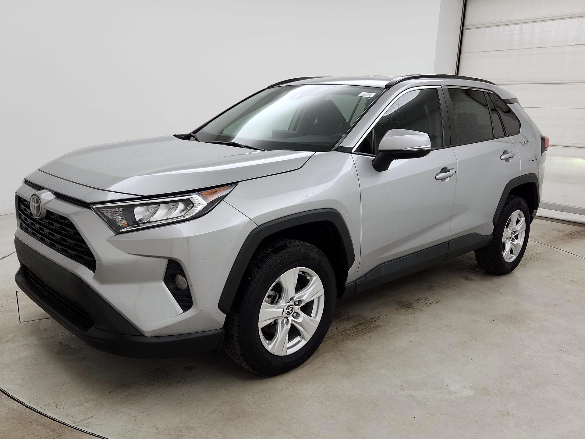 Thumbnail: 2021 Toyota RAV4 - 3