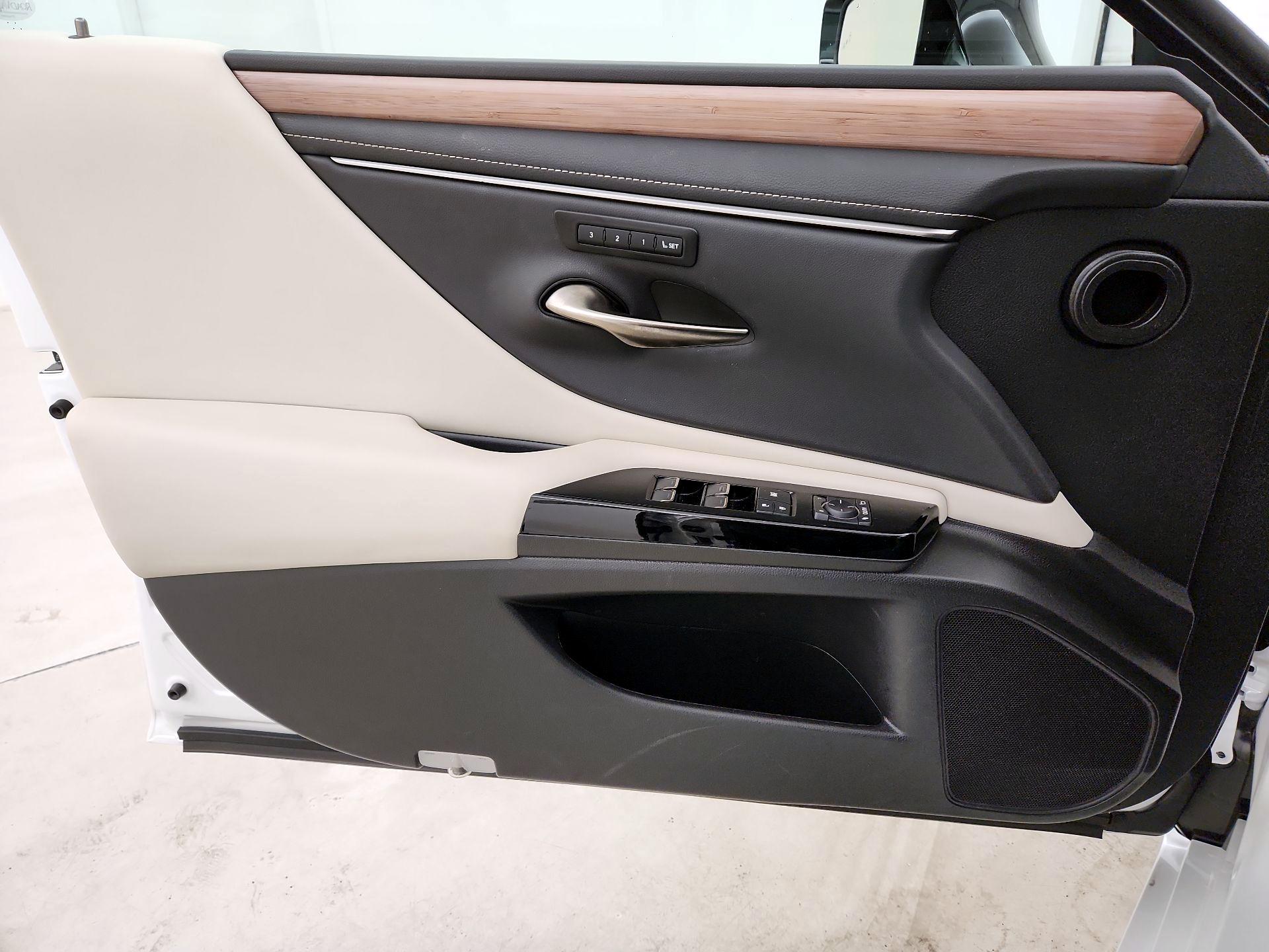 Thumbnail: 2024 Lexus ES - 10