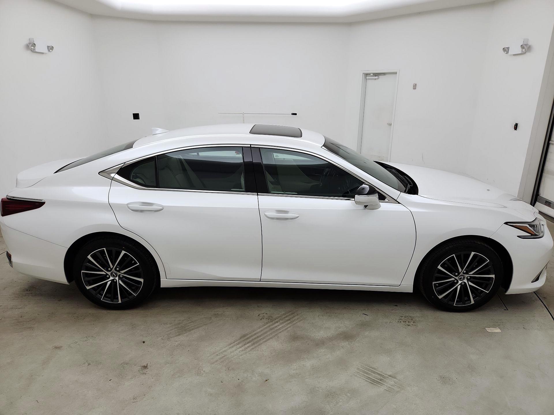 Thumbnail: 2024 Lexus ES - 4