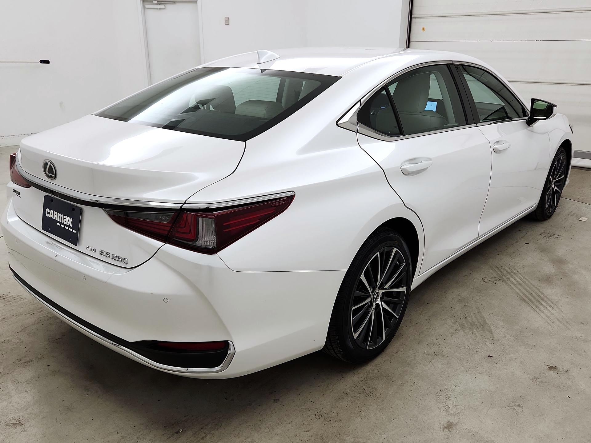 Thumbnail: 2024 Lexus ES - 5