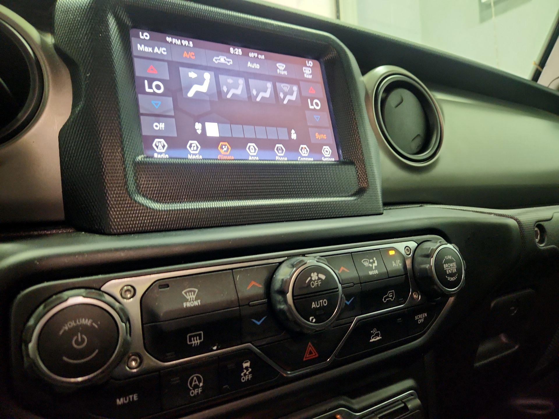 Thumbnail: 2020 Jeep Gladiator - 15