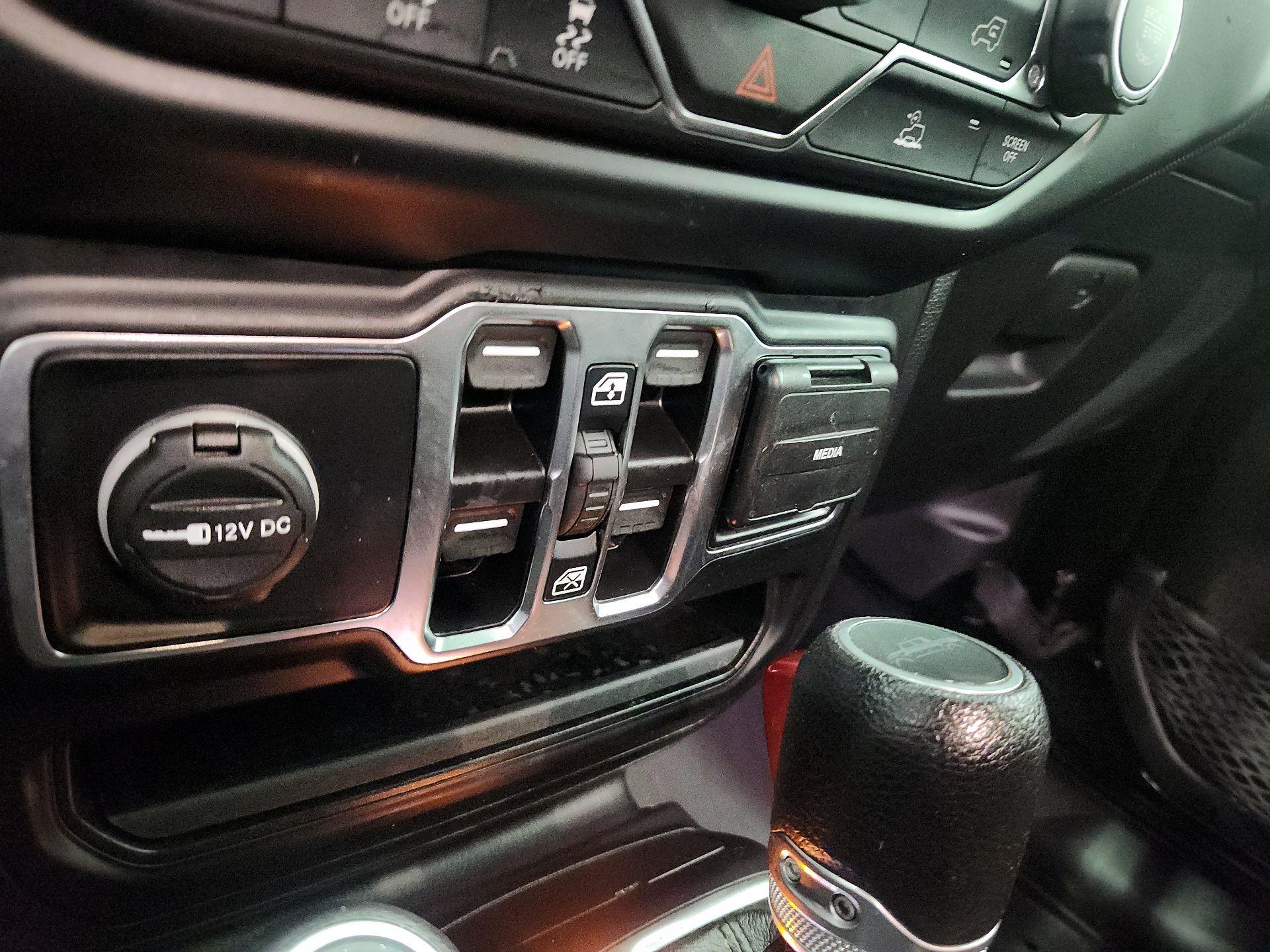 Thumbnail: 2020 Jeep Gladiator - 18