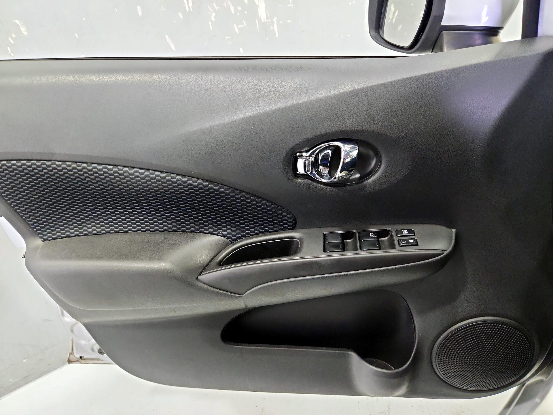 Thumbnail: 2015 Nissan Versa Note - 12