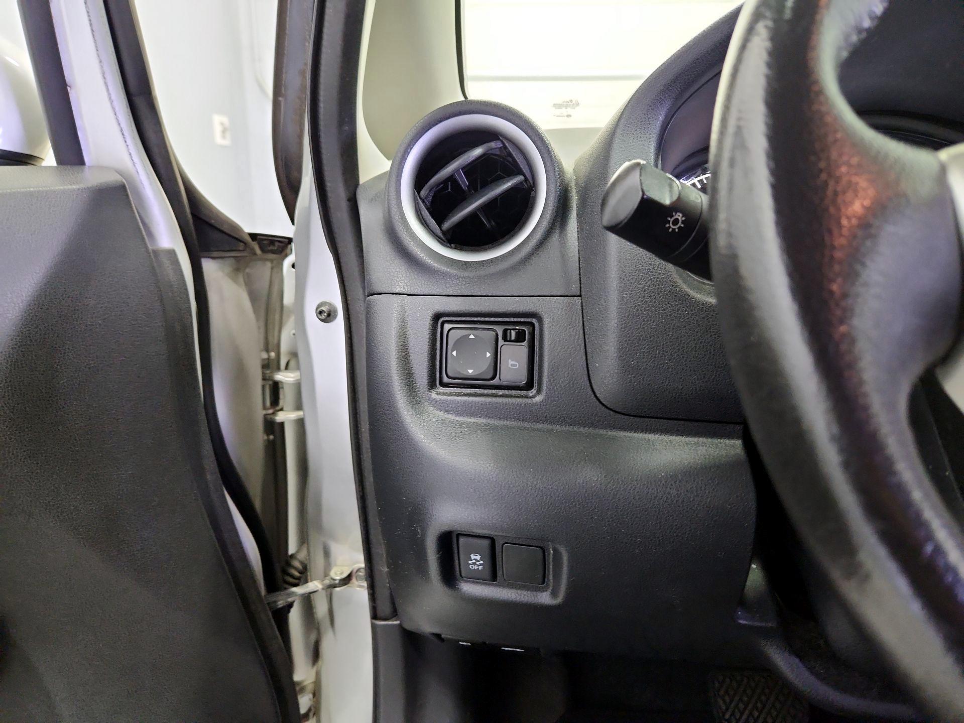 Thumbnail: 2015 Nissan Versa Note - 13