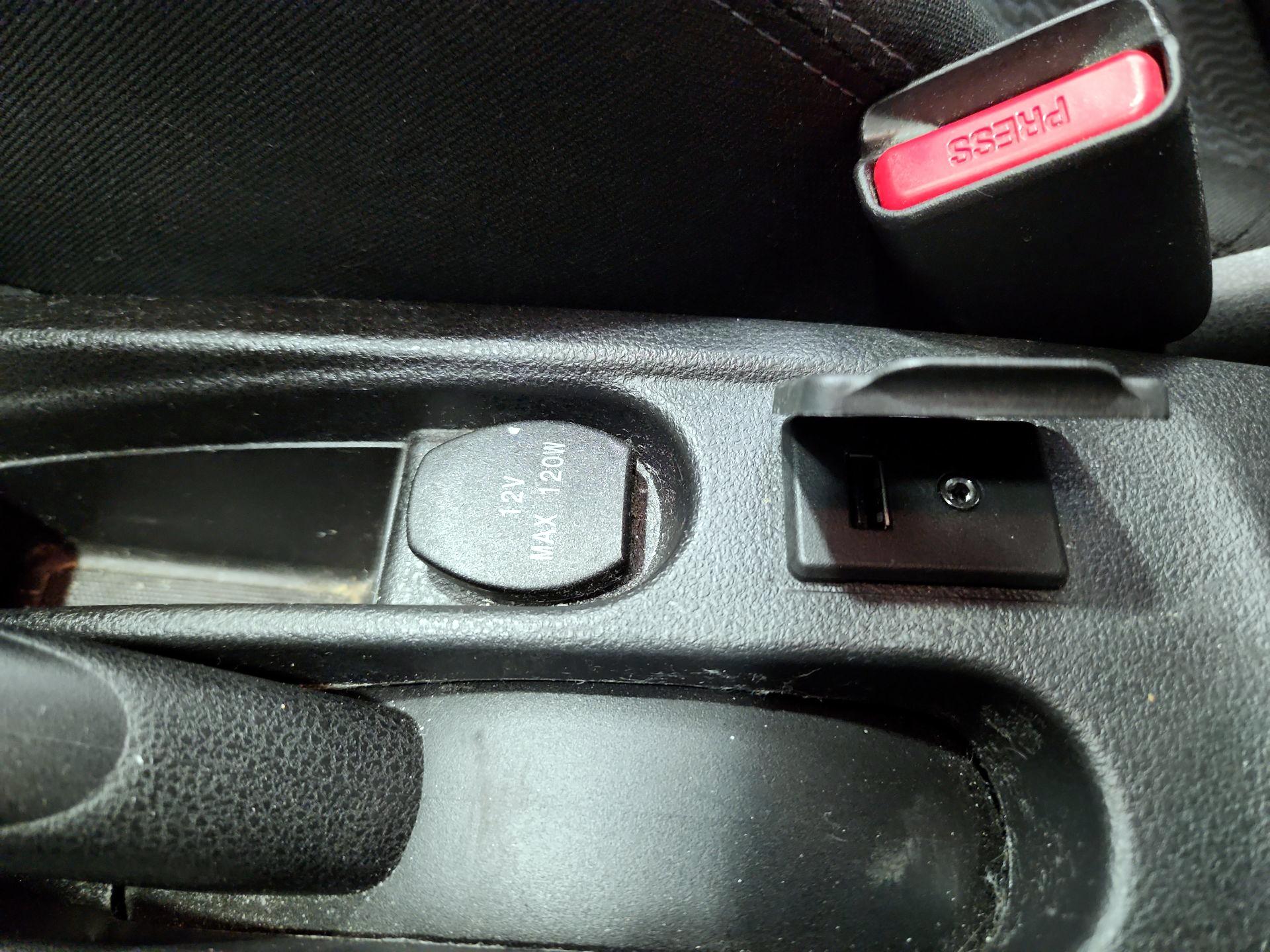 Thumbnail: 2015 Nissan Versa Note - 17