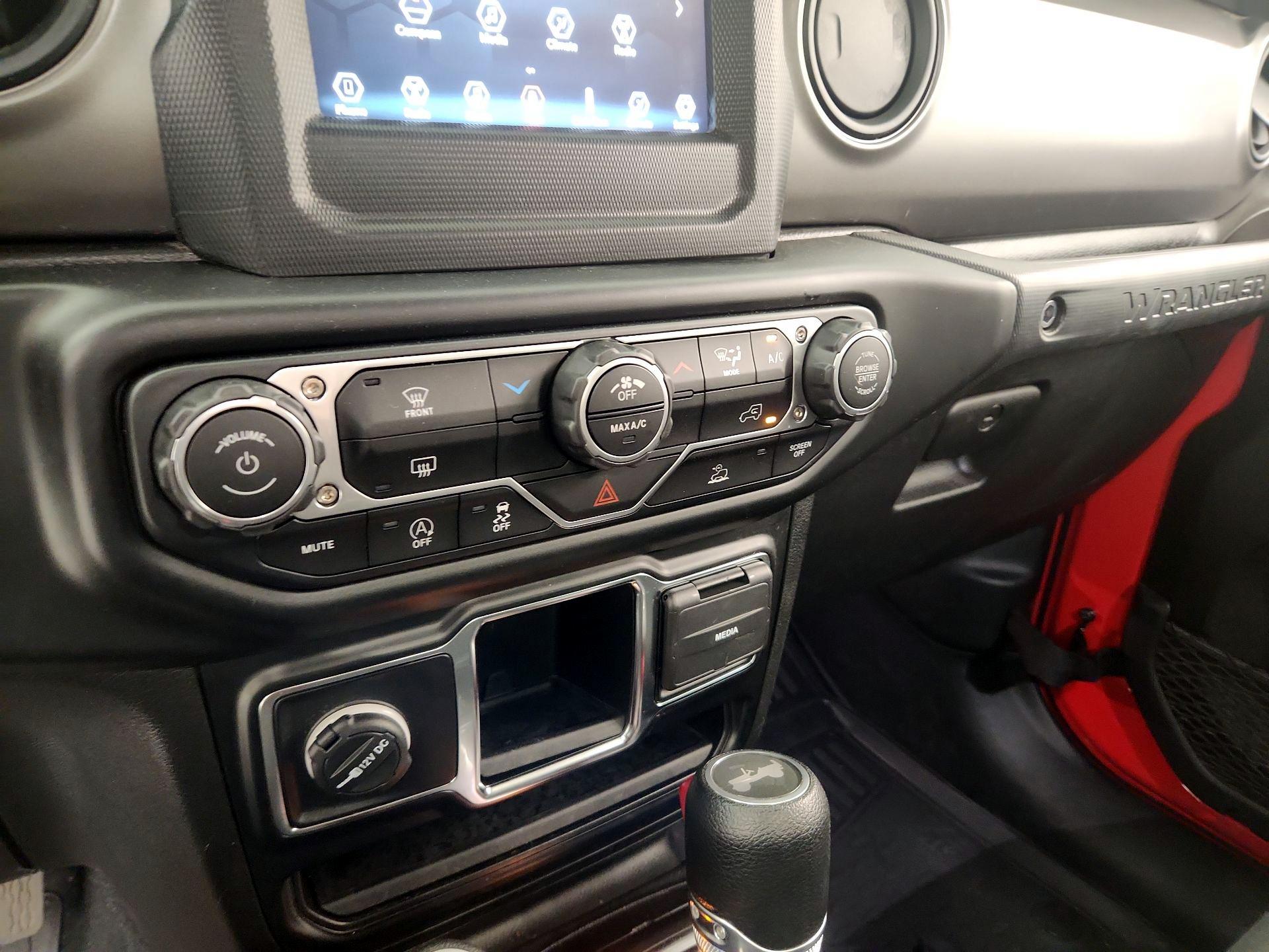 Thumbnail: 2022 Jeep Wrangler - 16