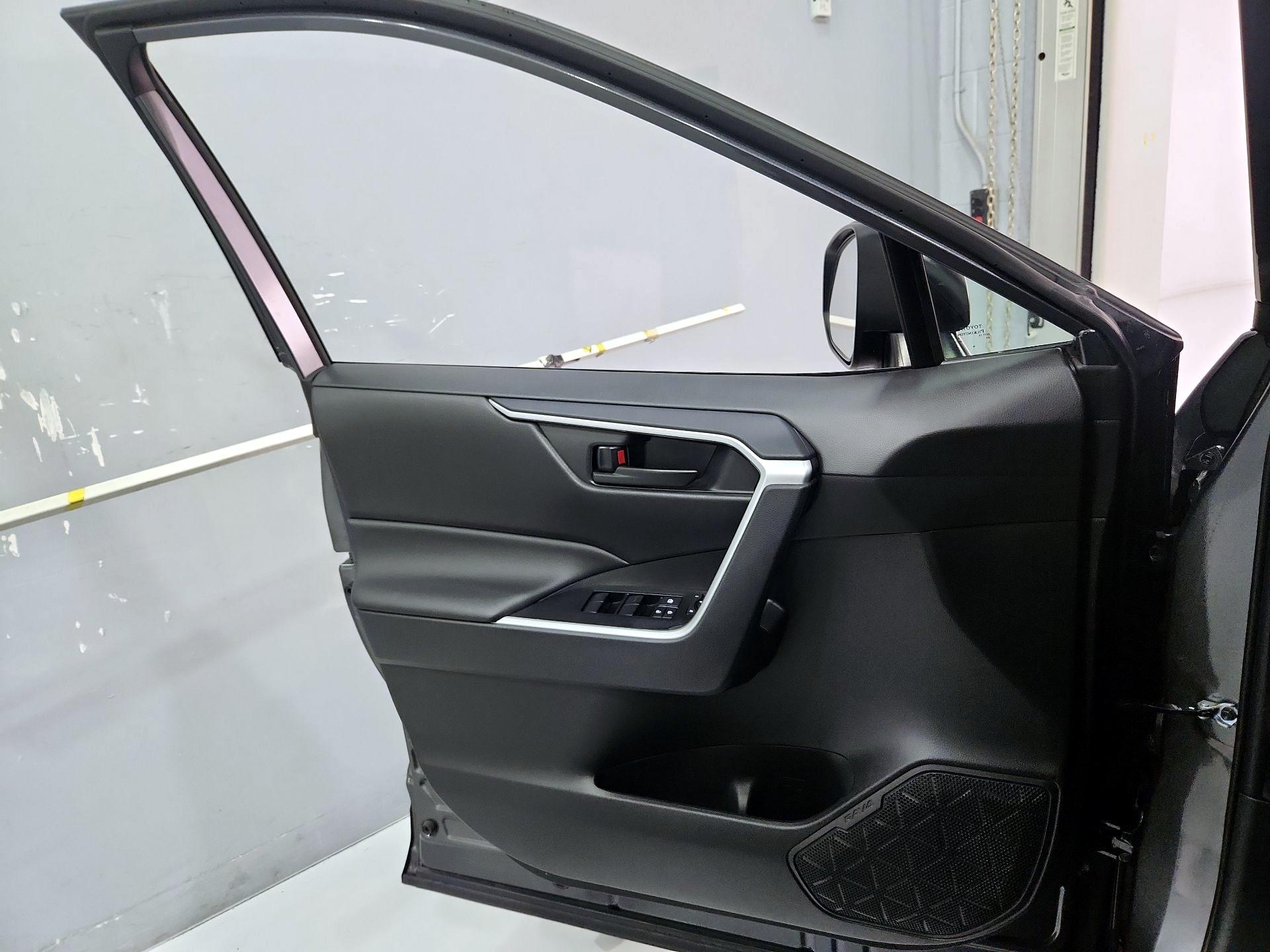 Thumbnail: 2025 Toyota RAV4 - 12