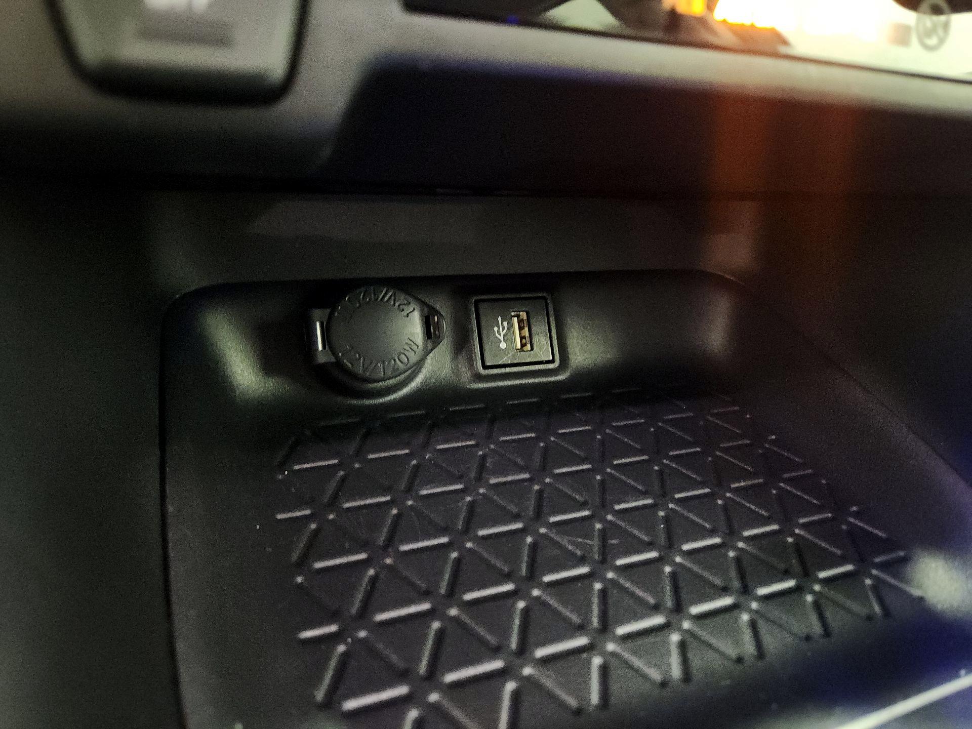 Thumbnail: 2025 Toyota RAV4 - 19