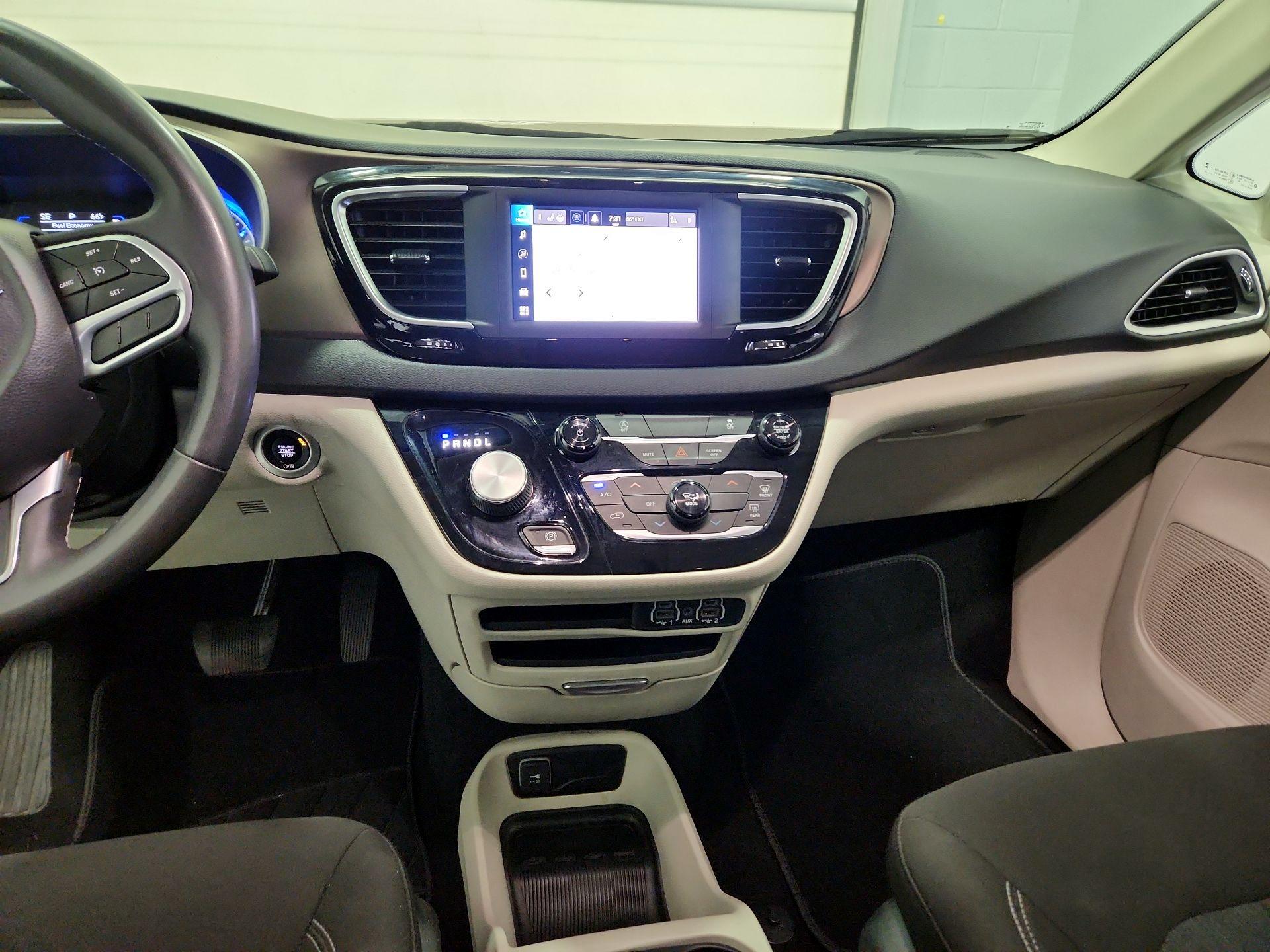 Thumbnail: 2023 Chrysler Voyager - 9