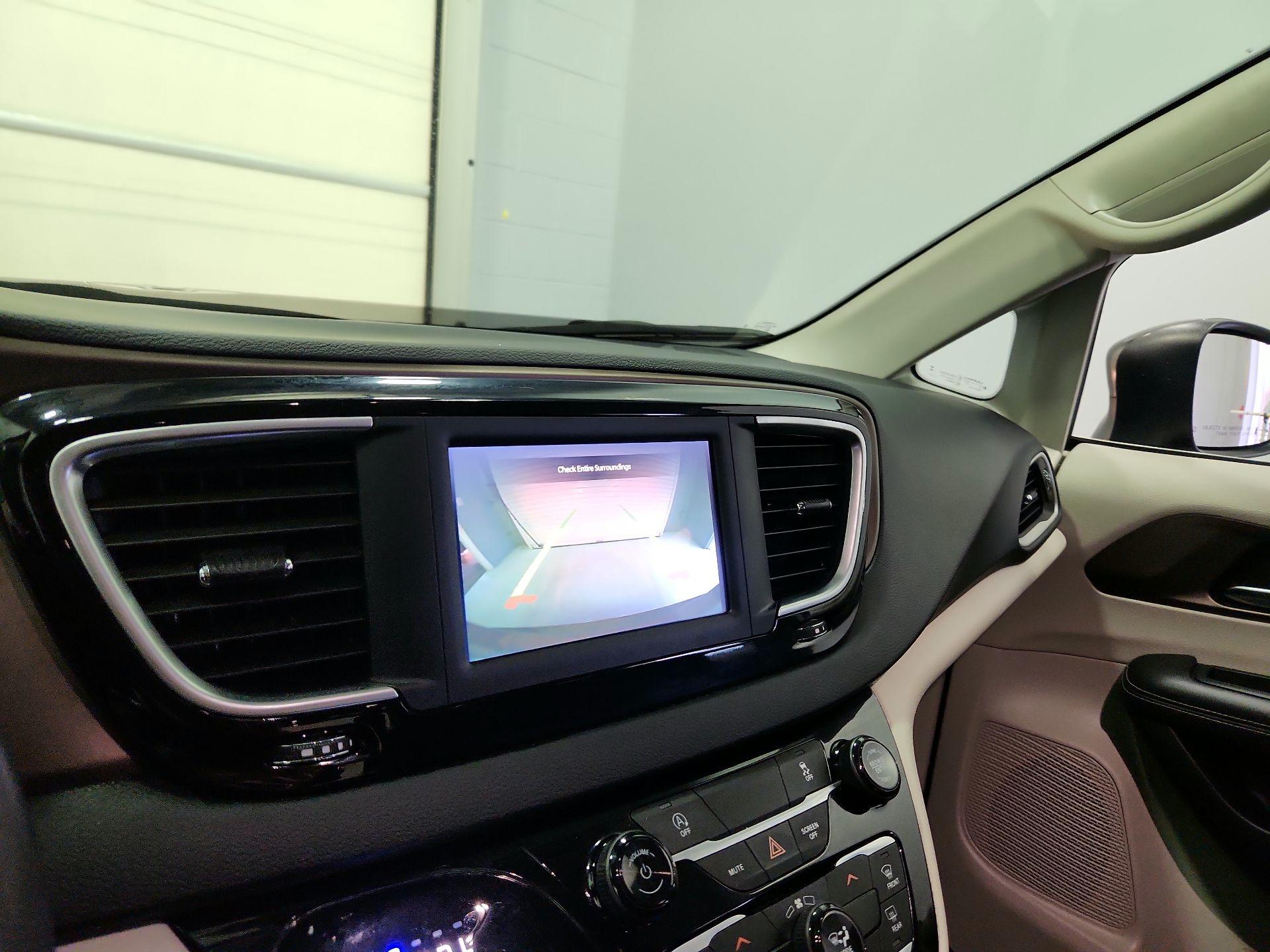 Thumbnail: 2023 Chrysler Voyager - 14