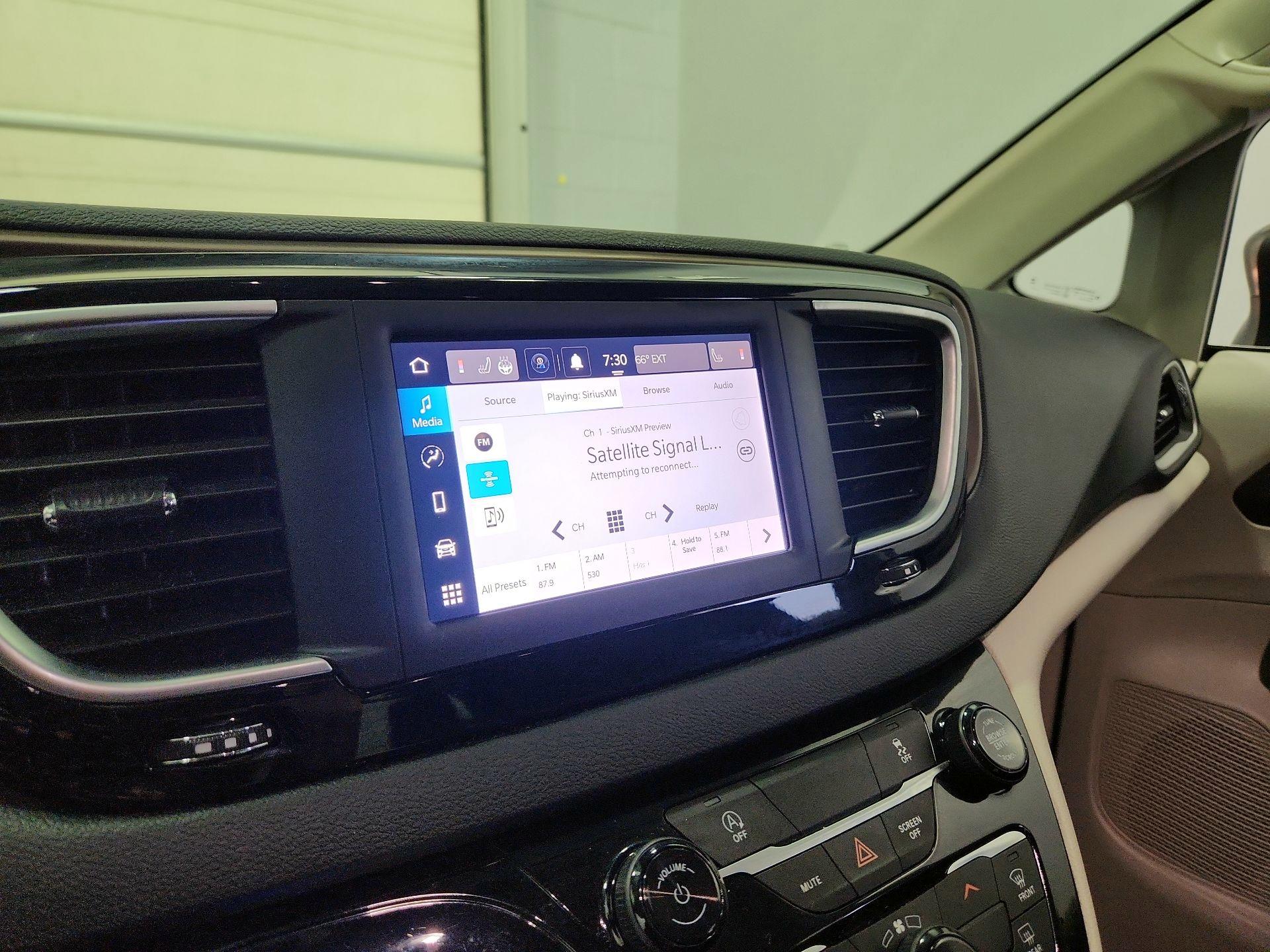 Thumbnail: 2023 Chrysler Voyager - 15