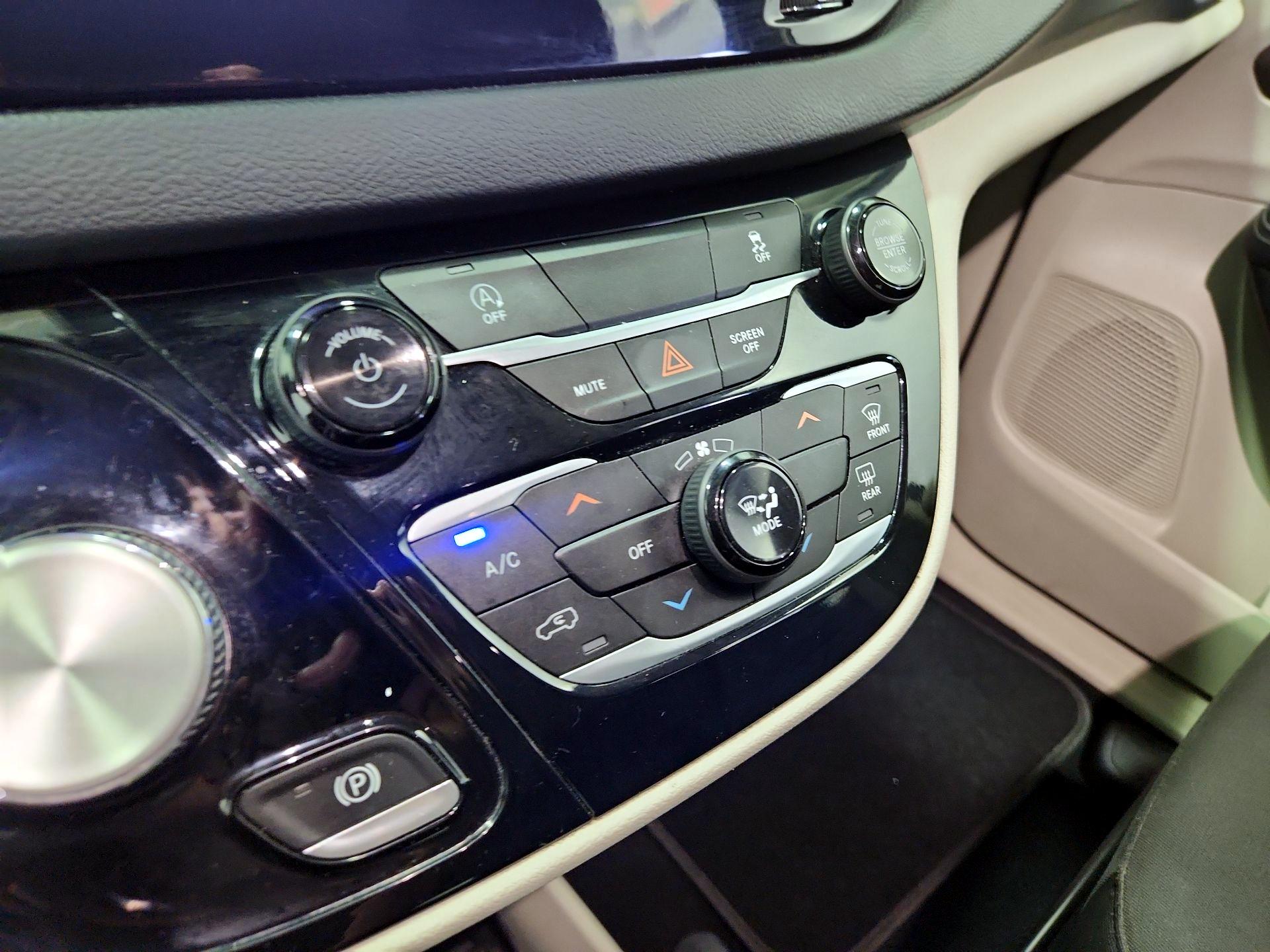 Thumbnail: 2023 Chrysler Voyager - 16