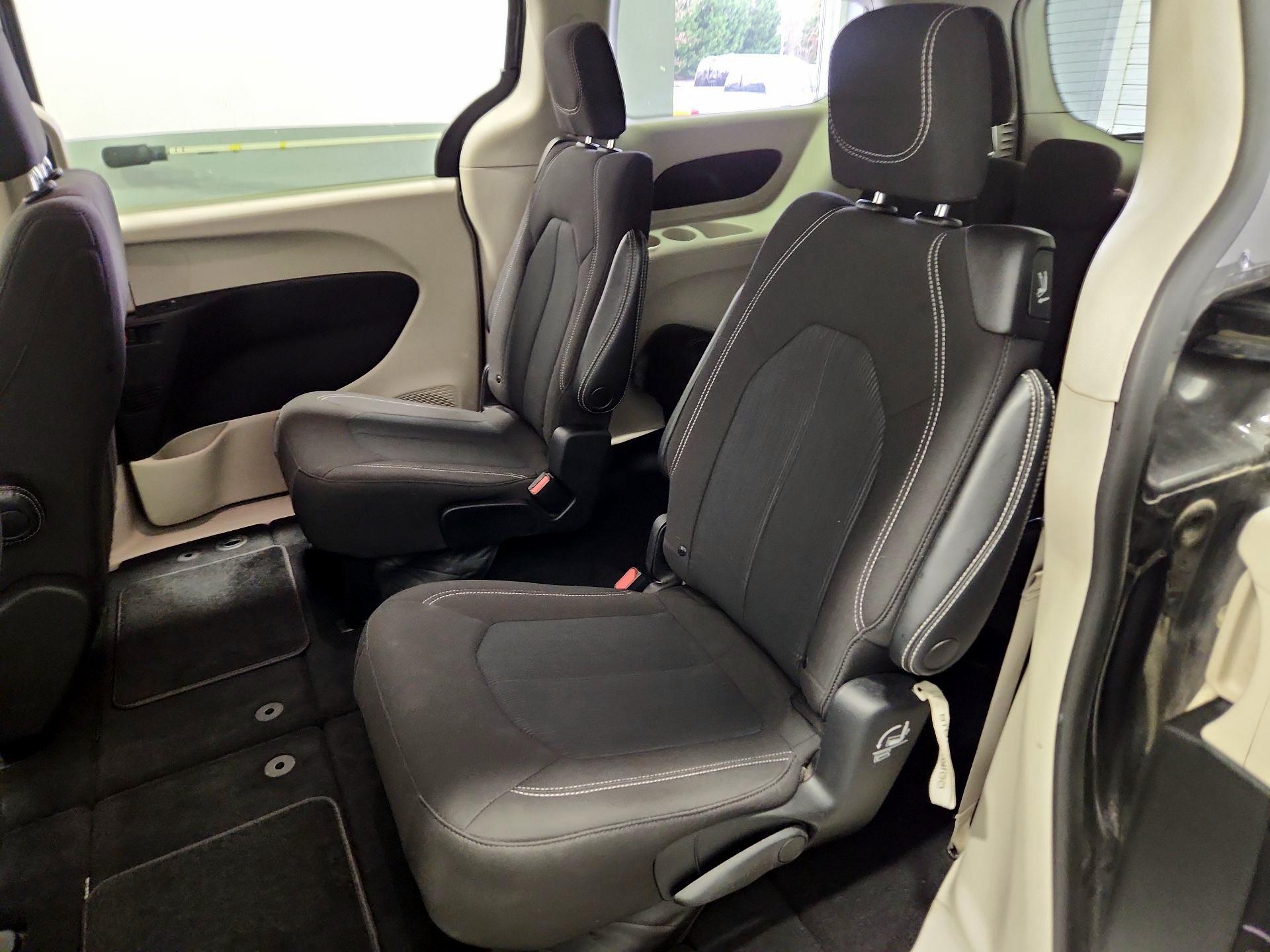 Thumbnail: 2023 Chrysler Voyager - 19