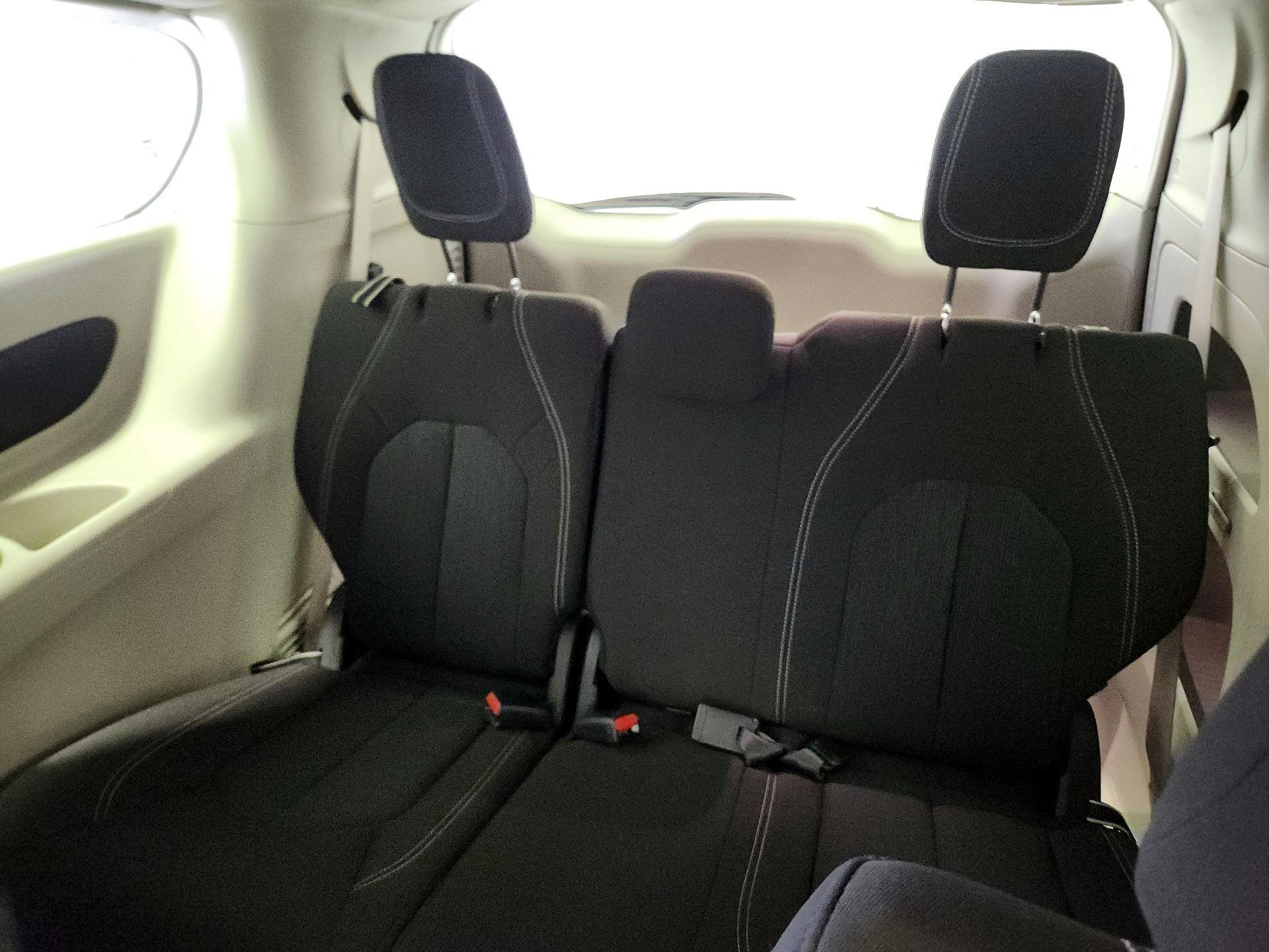 Thumbnail: 2023 Chrysler Voyager - 20