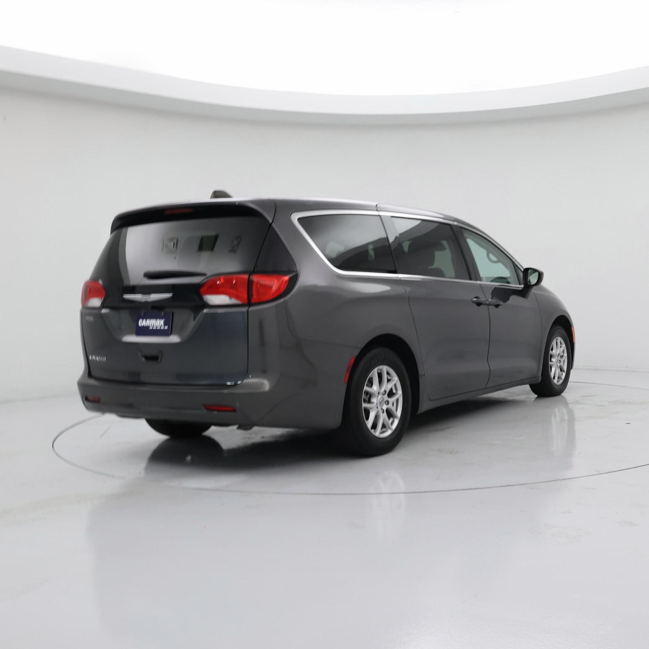 Thumbnail: 2023 Chrysler Voyager - 8