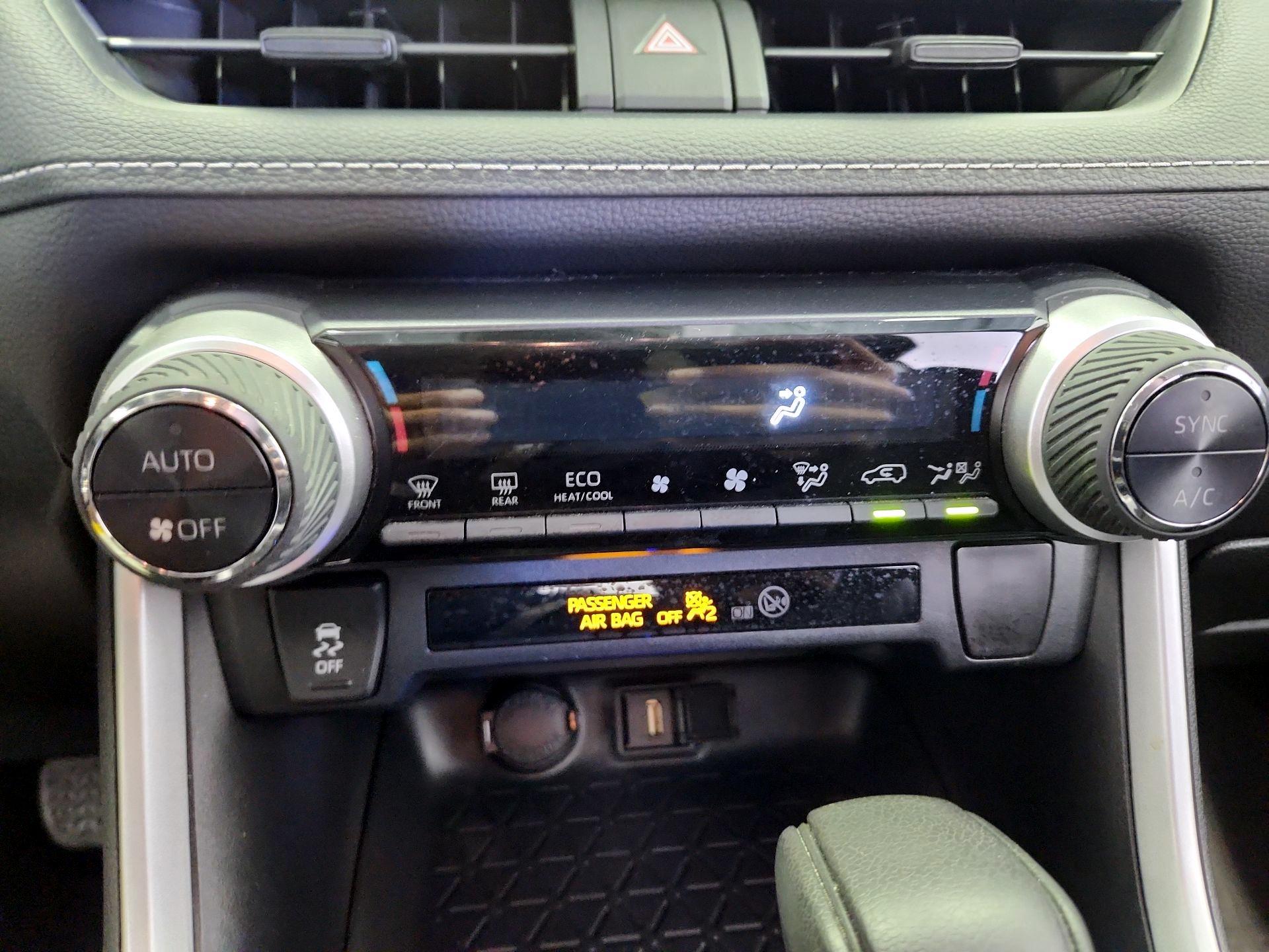 Thumbnail: 2021 Toyota RAV4 - 16