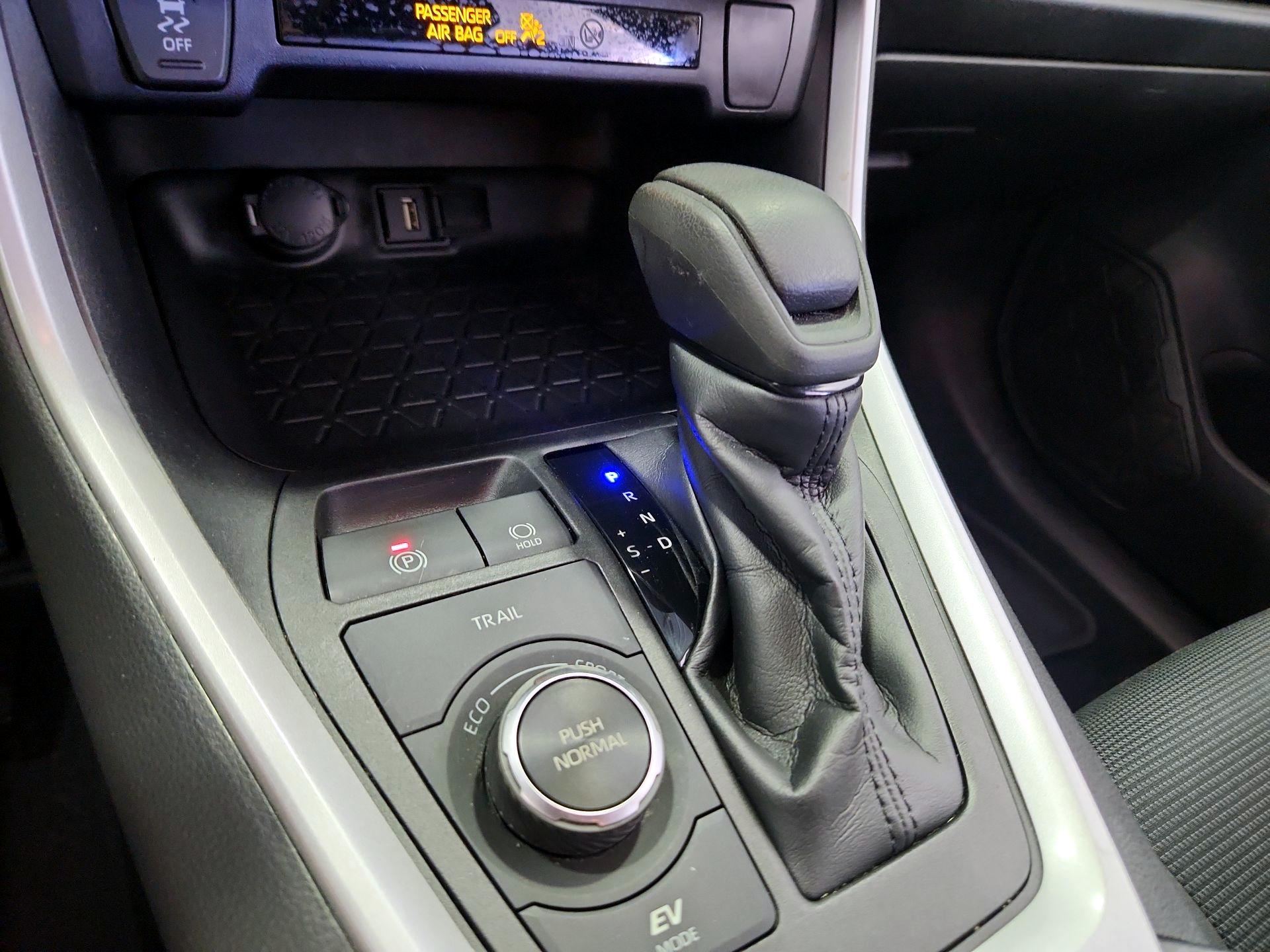 Thumbnail: 2021 Toyota RAV4 - 17