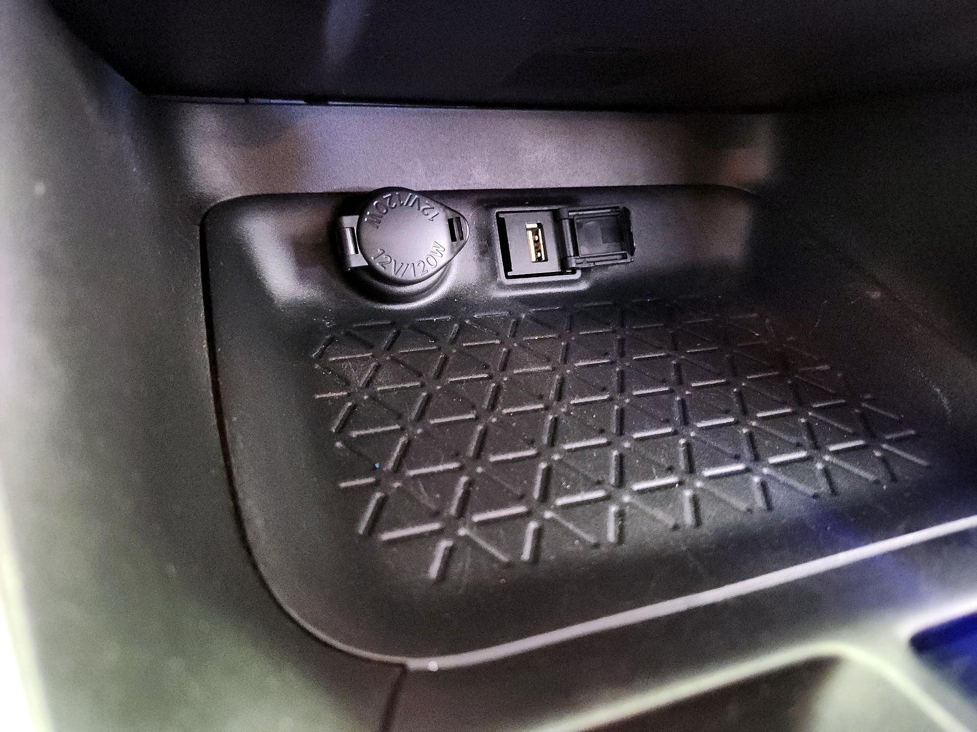 Thumbnail: 2021 Toyota RAV4 - 18