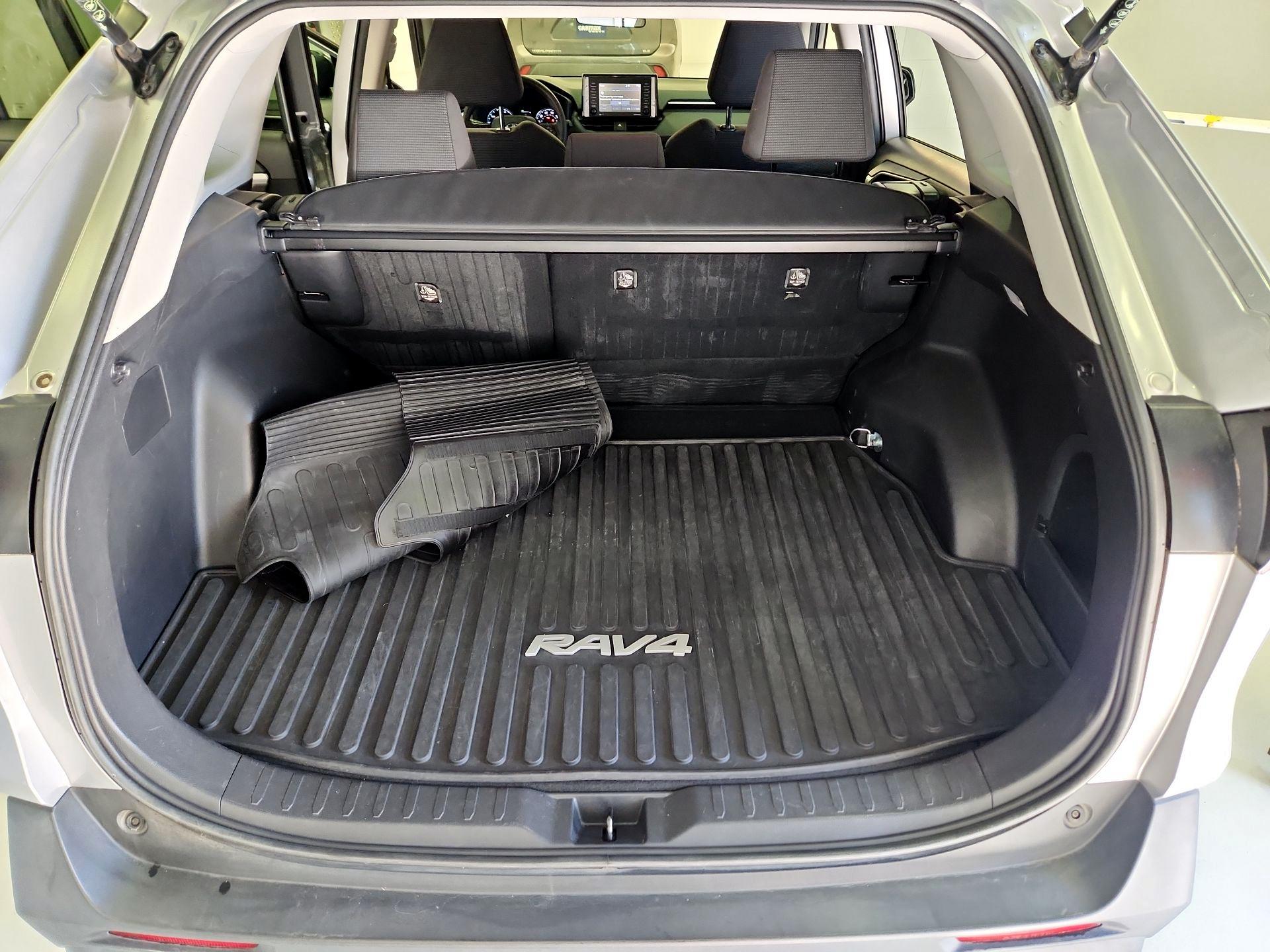 Thumbnail: 2021 Toyota RAV4 - 20