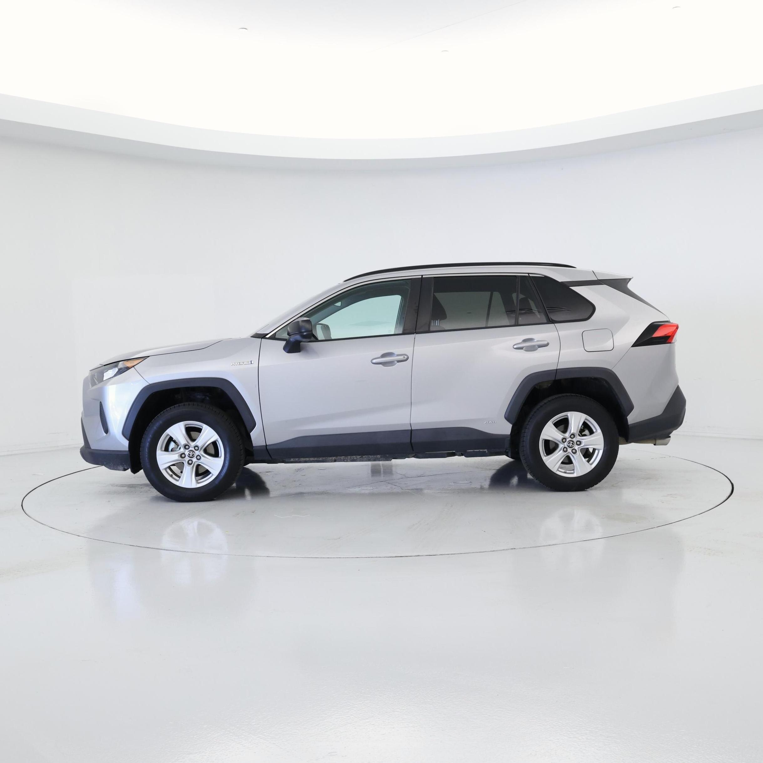 Thumbnail: 2021 Toyota RAV4 - 3
