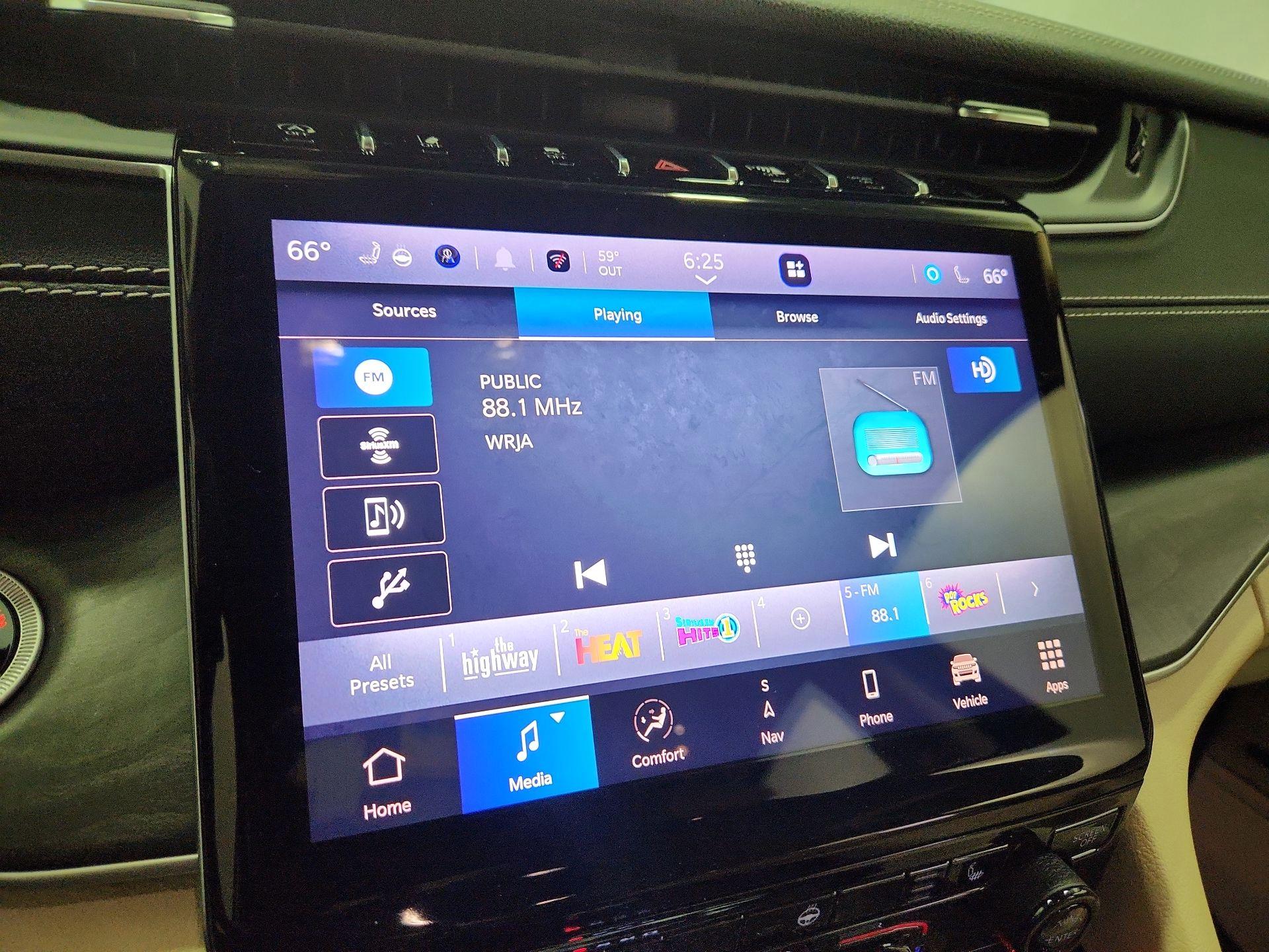 Thumbnail: 2022 Jeep Grand Cherokee - 16