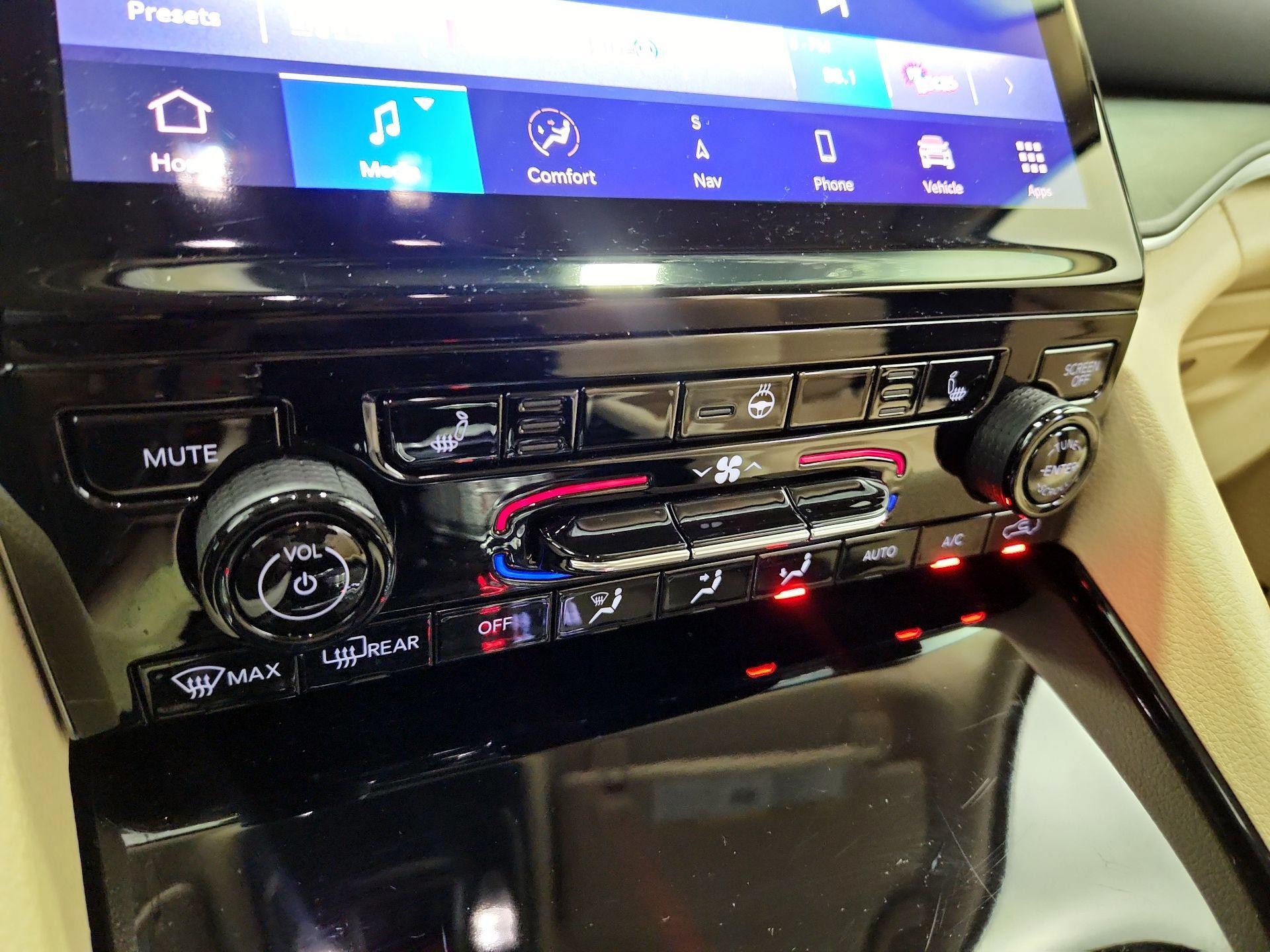 Thumbnail: 2022 Jeep Grand Cherokee - 17