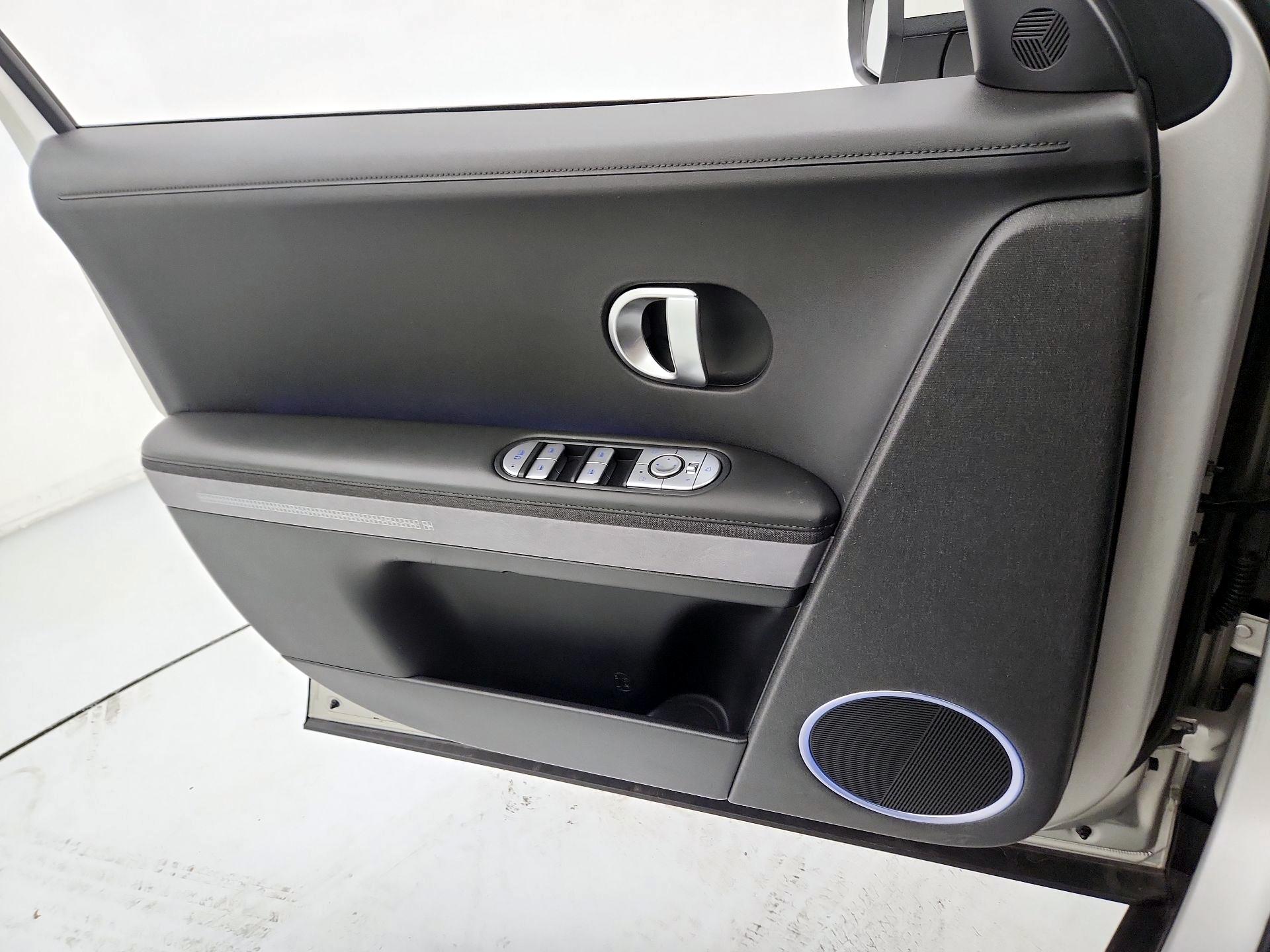 Thumbnail: 2023 Hyundai Ioniq 5 - 12