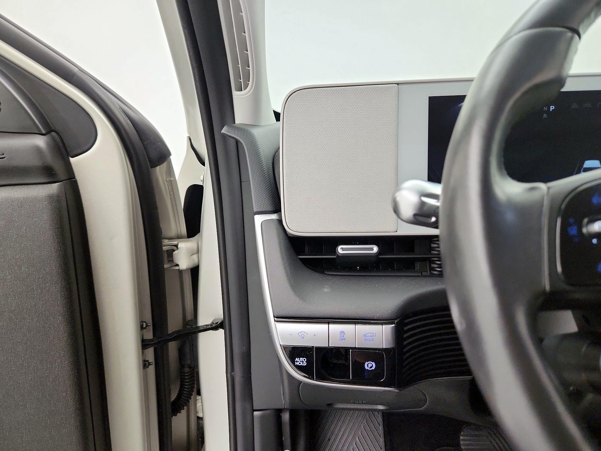 Thumbnail: 2023 Hyundai Ioniq 5 - 13